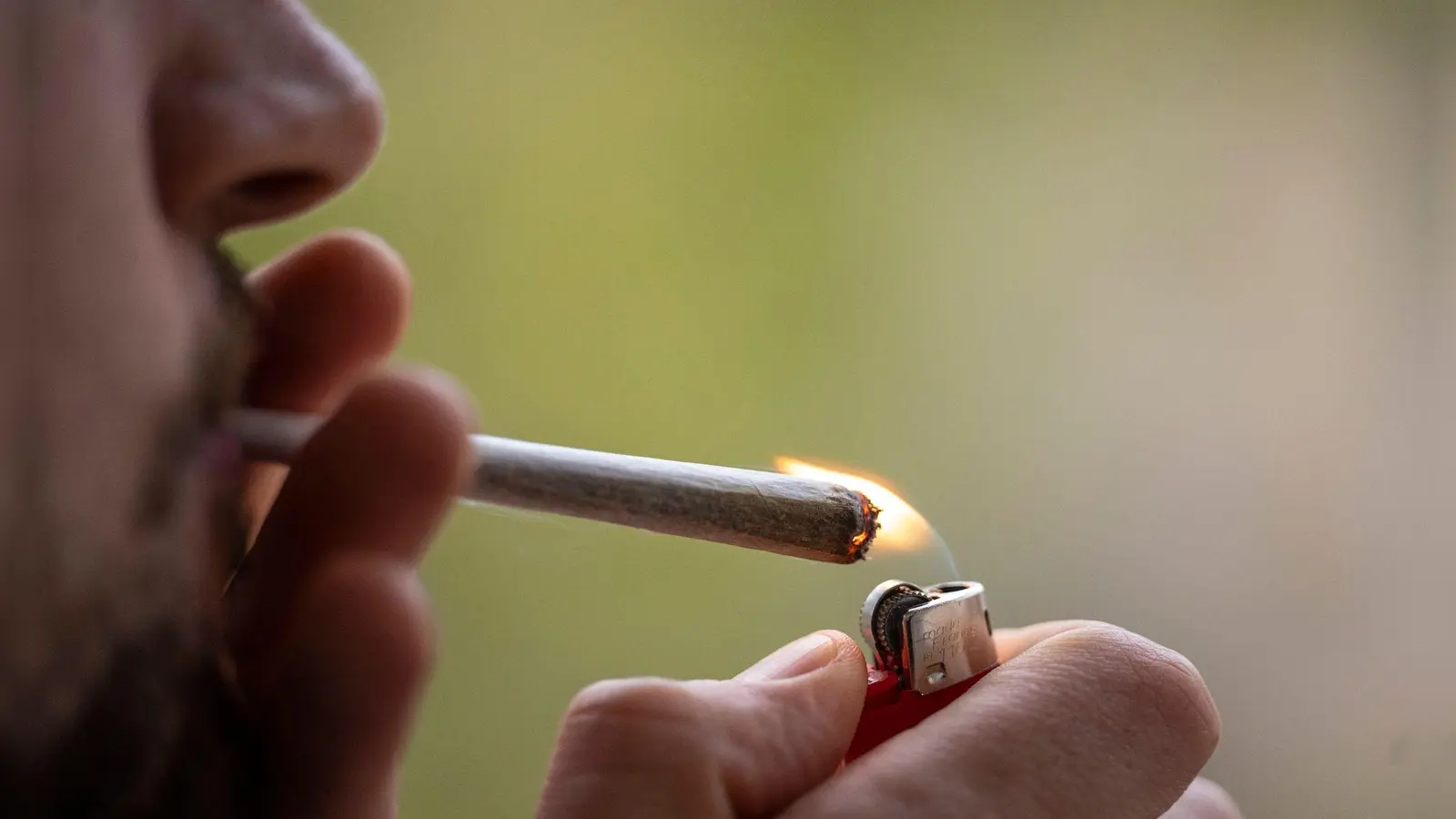 An Bahnhöfen ist der Cannabis-Konsum verboten. (Bild: Hannes P Albert/dpa)