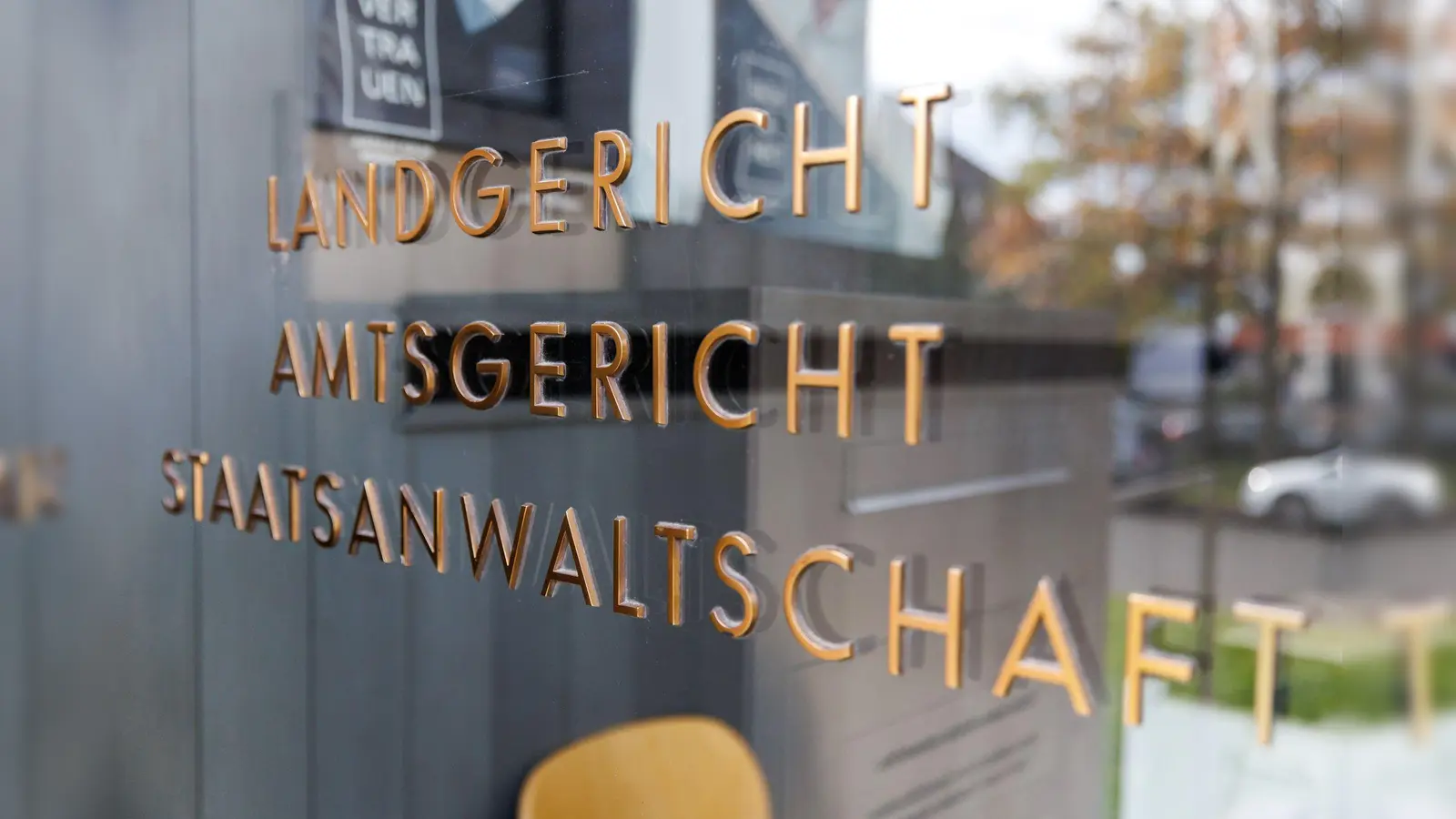 Am Montag ging der Insolvenzantrag der Lukas Anlagenbau GmbH beim Amtsgericht in Weiden ein. (Archivbild: Daniel Karmann/dpa)