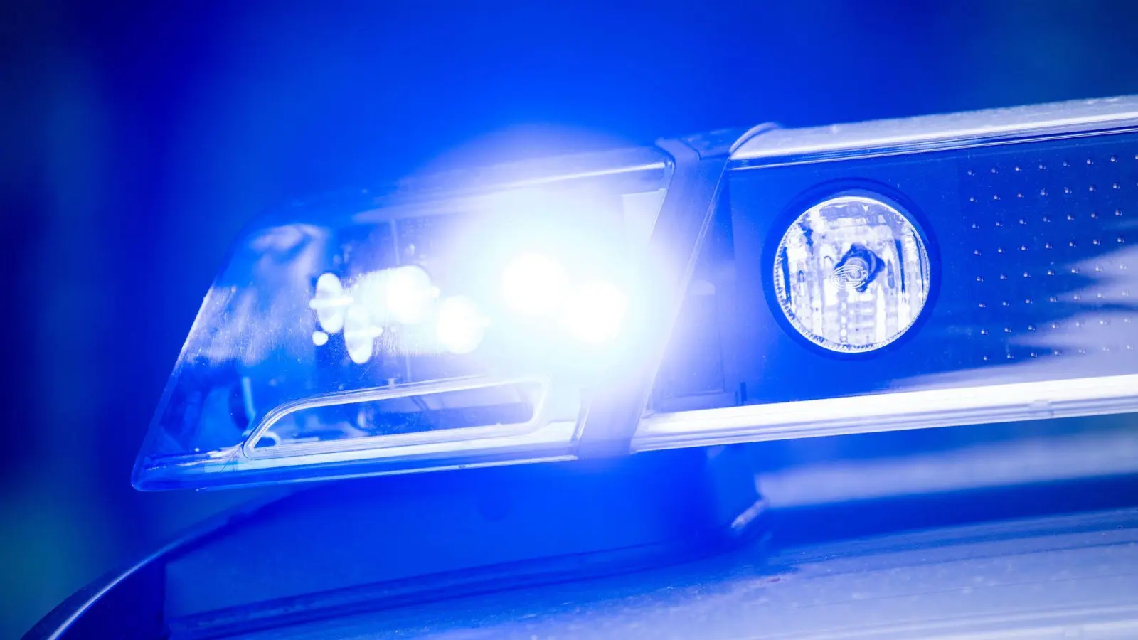 Derselbe Fahrer wurde am Montag in den frühen Morgenstunden gleich zweimal von der Grenzpolizei Waidhaus ohne Versicherungsschutz erwischt. (Symbolbild: Lino Mirgeler/dpa)