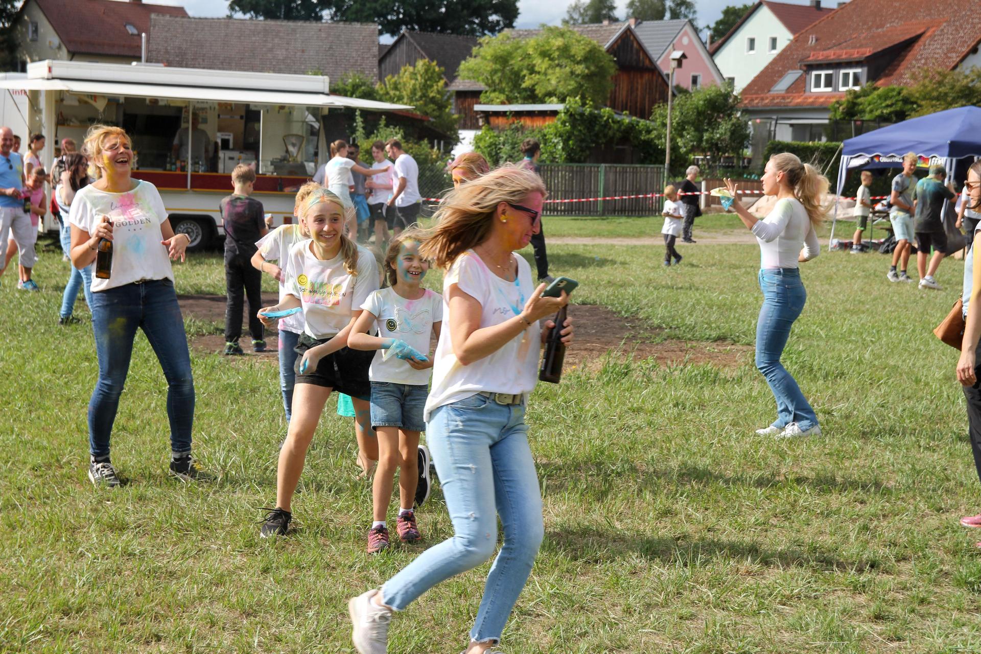 So war das Holi-Festival in Mantel. (Bild: Lea Stecher)