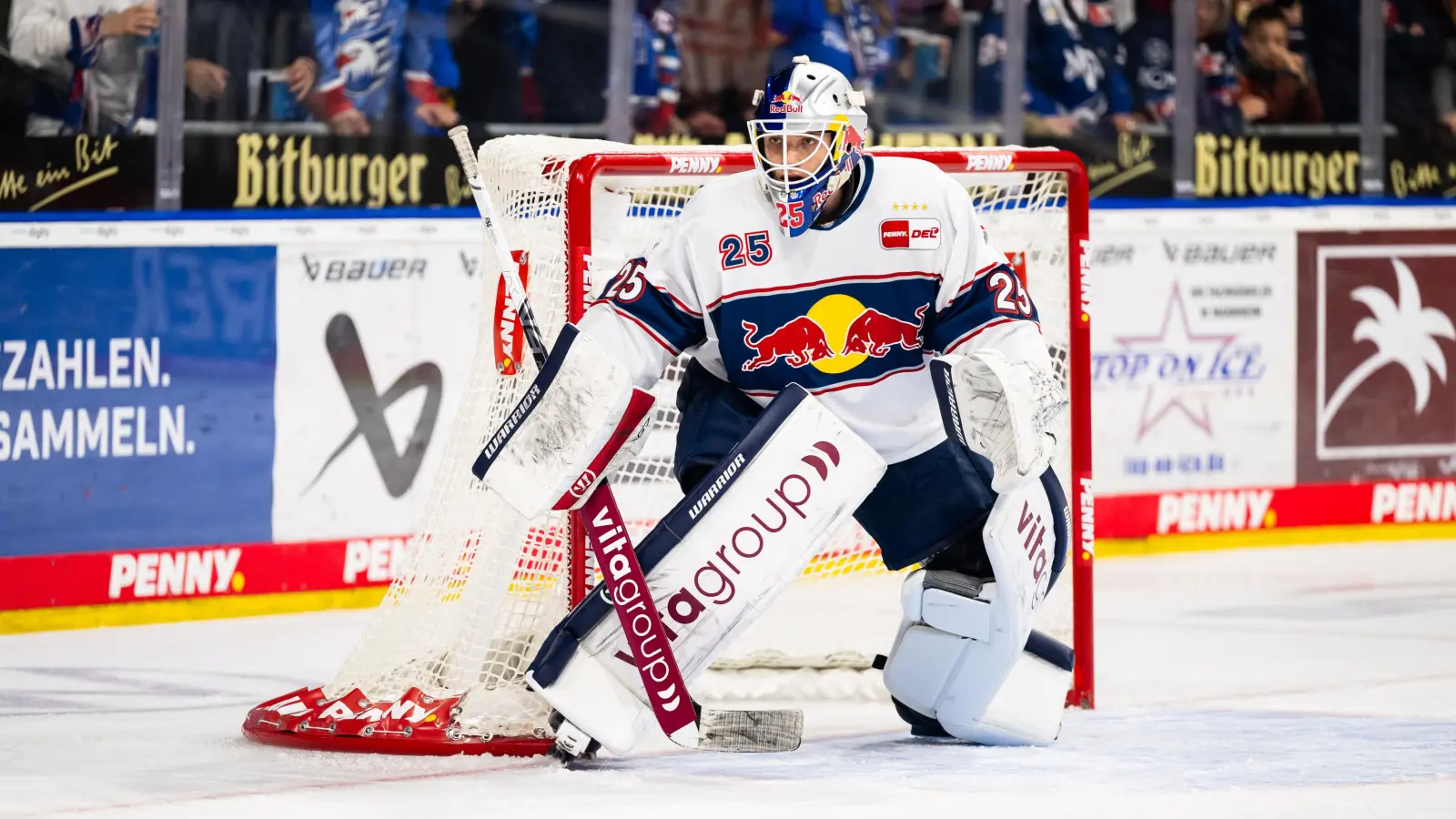 Die Blue Devils Weiden haben sich noch einmal auf der Torhüterposition verstärkt: Simon Wolf vom DEL-Klub EHC Red Bull München unterstützt den Eishockey-Zweitligisten ab sofort per Förderlizenz. (Bild: Red Bull München / City-Press GmbH)