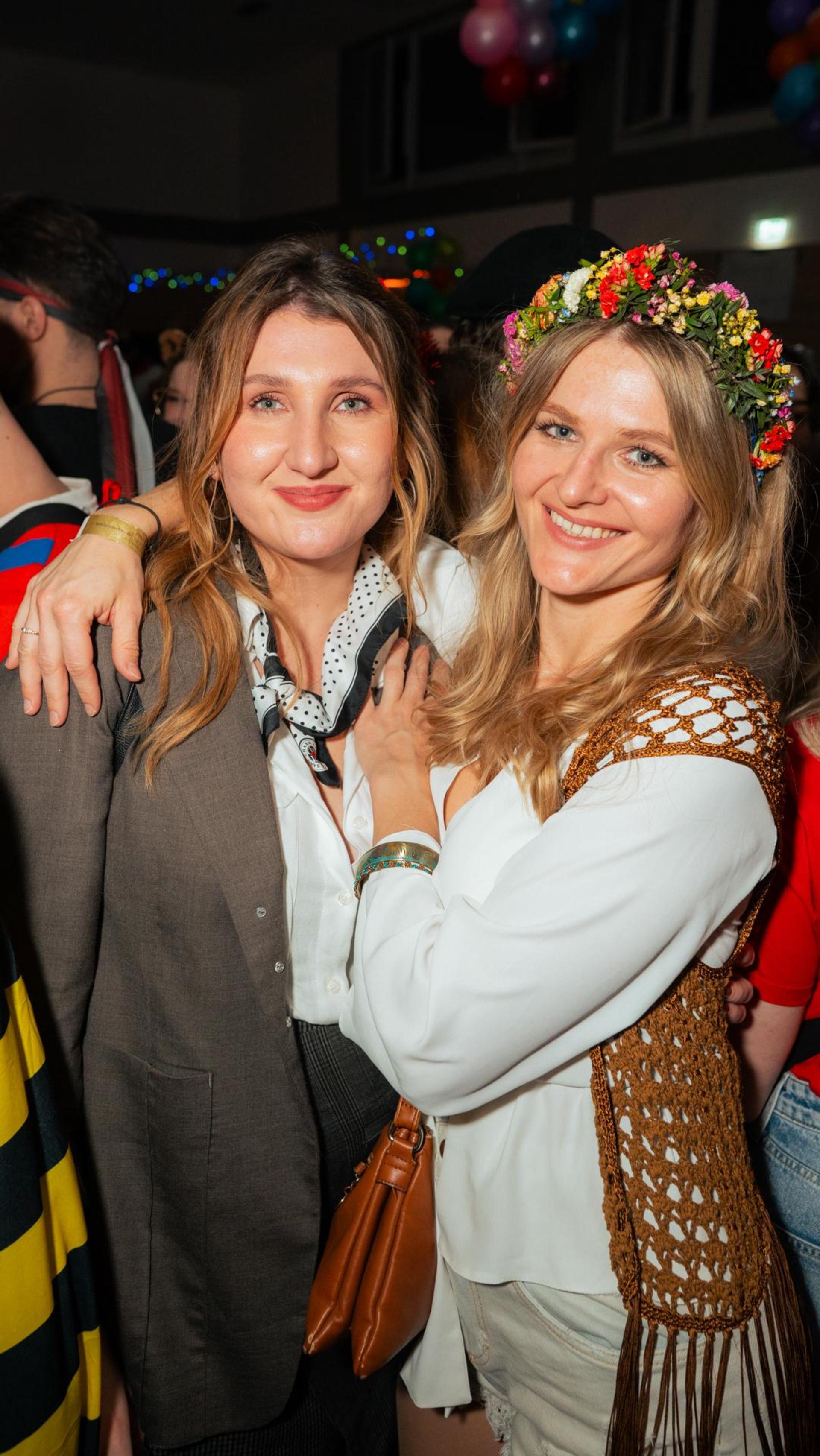 Am Sportlerball in Schirmitz gings mit Vollgas weiter im Faschingstreiben.  (Bild: Hannes Stock)