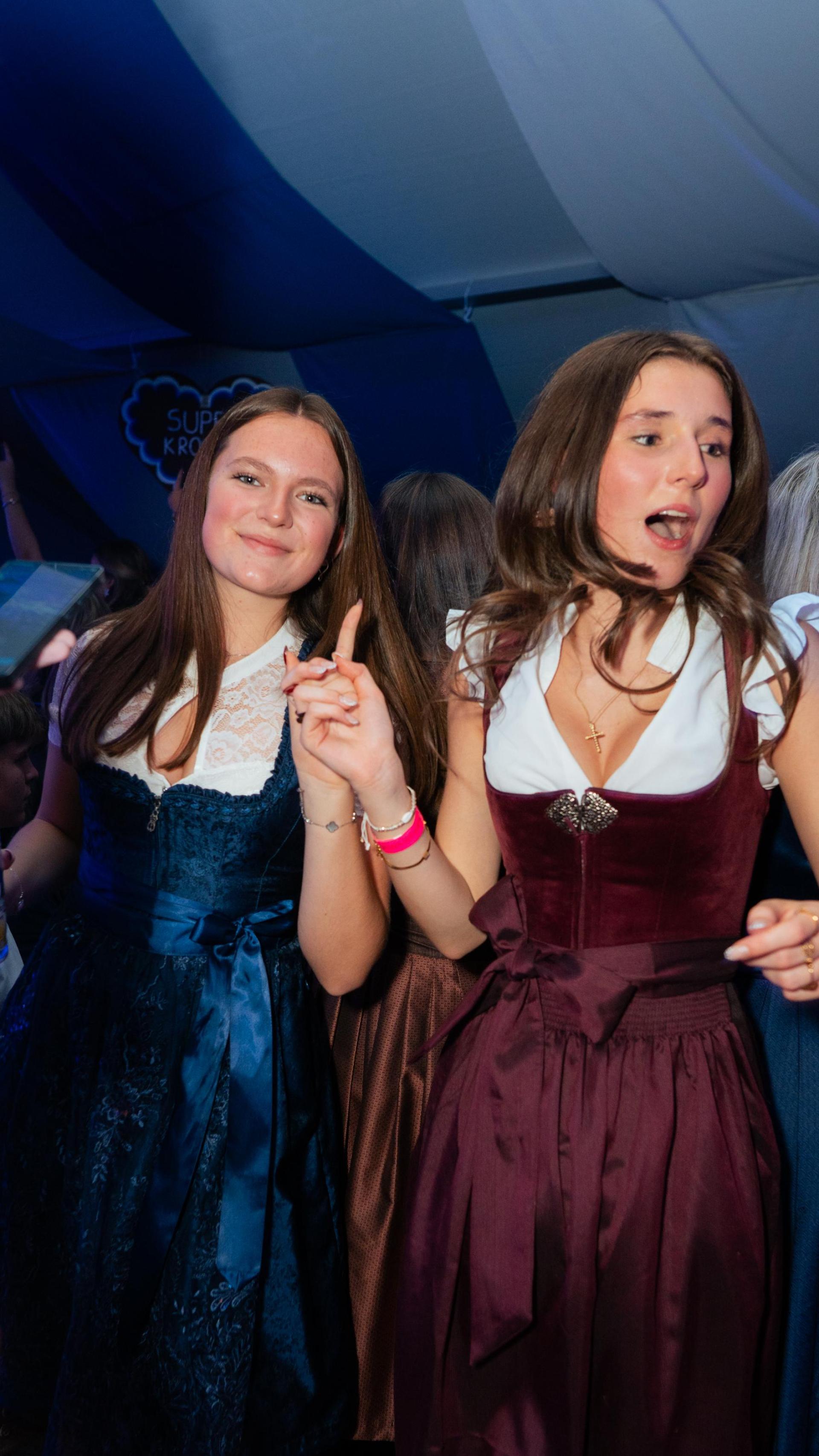 Mitsingen und mitfeiern waren Pflicht. (Bild: Hannes Stock)