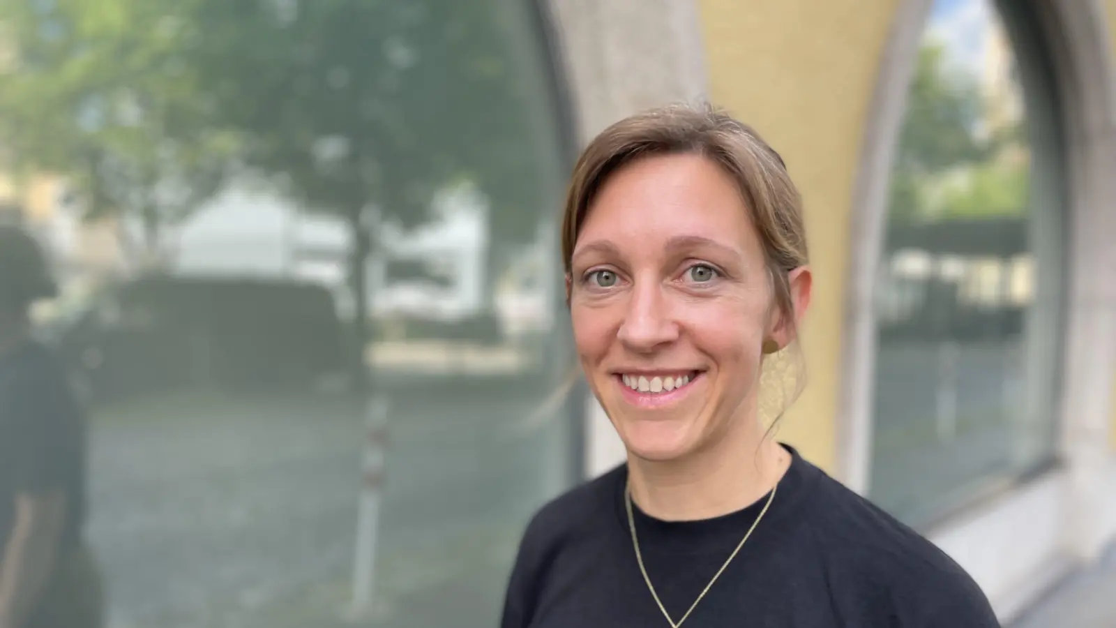 Stefanie Quandt bringt neues Leben in die ehemalige Allee-Apotheke. Mit „Reconnect“ schafft sie einen Raum für alles rund um Bewegung und Gesundheit. (Bild: Paulina Schmidt)
