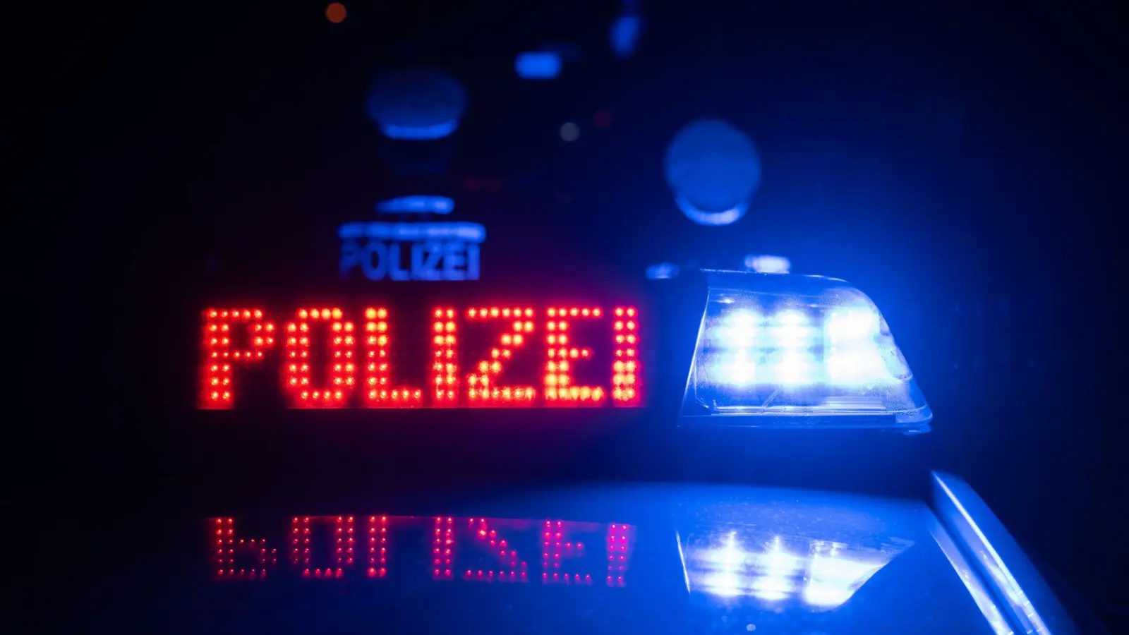 Ein 24-Jähriger ist in Weiden von einem Unbekannten angegriffen und verletzt worden. (Symbolbild: Marijan Murat/dpa)