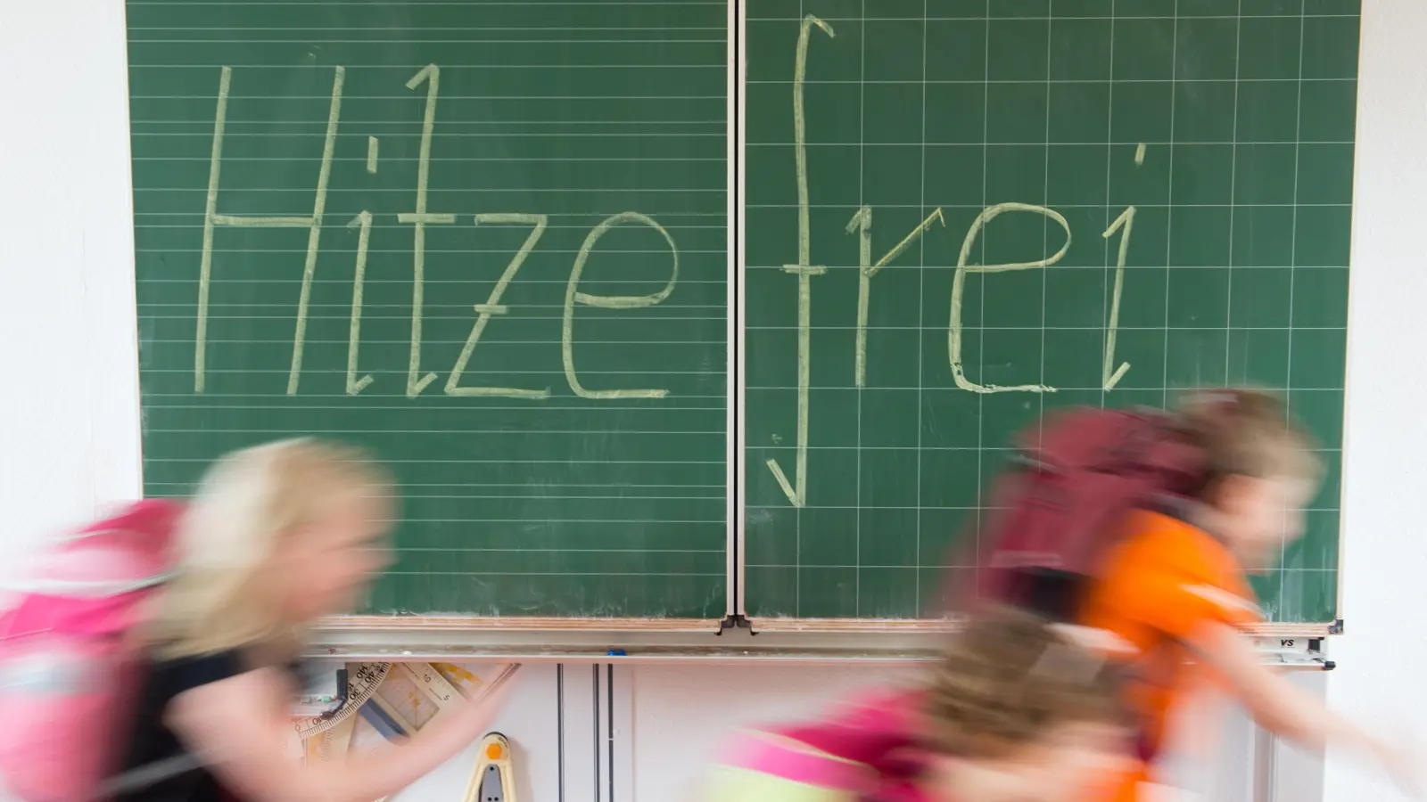 Gibt es Hitzefrei in Weiden? Ja, teilweise. (Symbolbild: Sebastian Kahnert/dpa)
