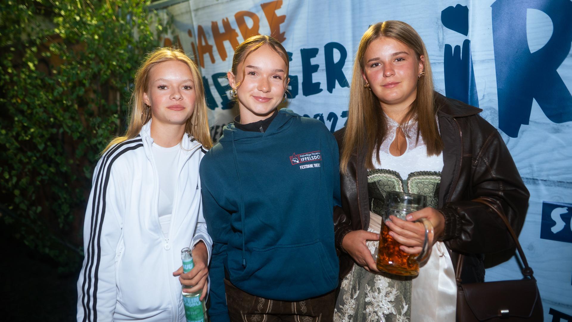 Die Quertreiber rocken am Samstagabend das Festzelt bei der Kirwa in Wernberg.  (Bild: Hannes Stock)