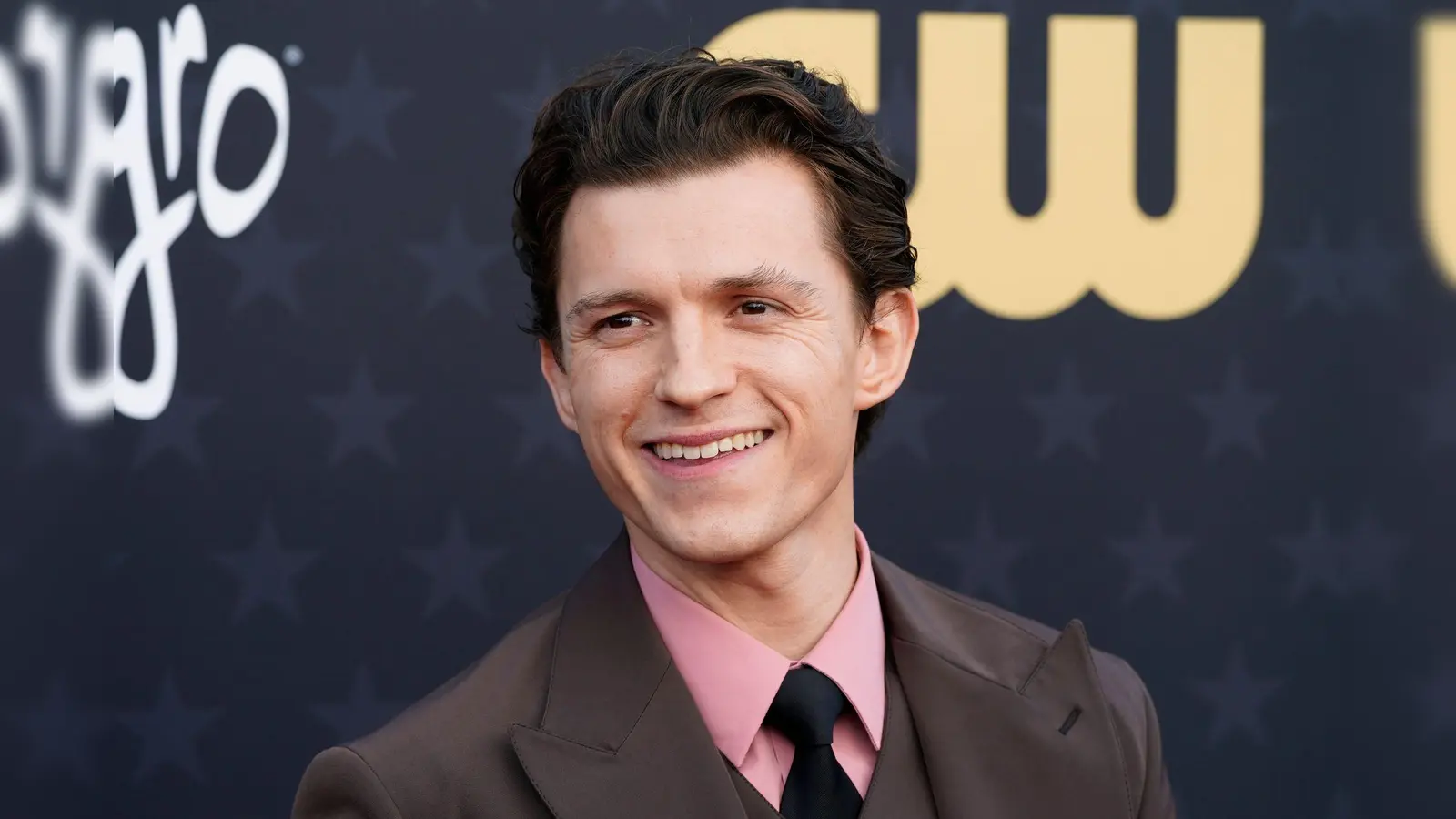 „Spider-Man“-Darsteller Tom Holland fühlt sich in seinem Superhelden-Anzug quasi nackt. (Bild: Jordan Strauss/Invision/AP/dpa)