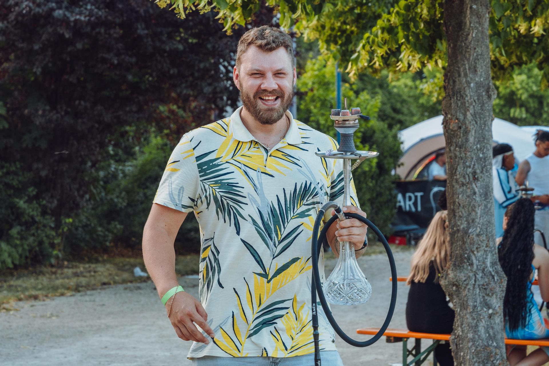 Shisha, Drinks und guter Hip-Hop. So war&#39;s am Hip-Hop BBQ in Amberg.  (Bild: Denise Helmschrott)