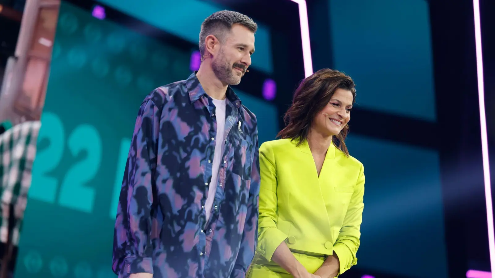 Jochen Schropp und Marlene Lufen führen wie in den vergangenen Jahren durch die neue Staffel „Promi Big Brother“ (Bild: Thomas Banneyer/dpa)