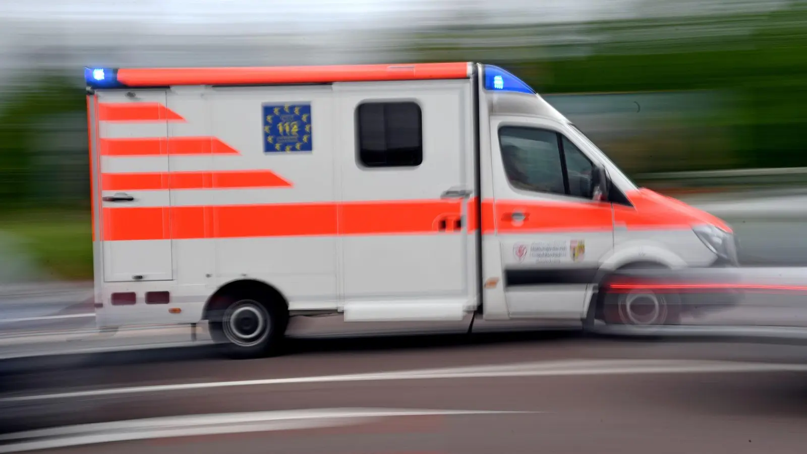 Eine deutsche Touristin wurde in Griechenland von einem herabstürzenden Balkon getroffen und starb. (Symbolbild: Hendrik Schmidt/dpa-Zentralbild/dpa)