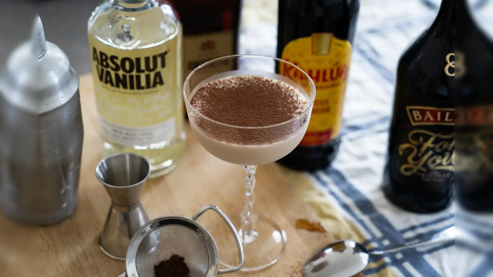 Warum Tiramisu, wenn man auch einen Tiramisu Martini haben kann? (Bild: knz)