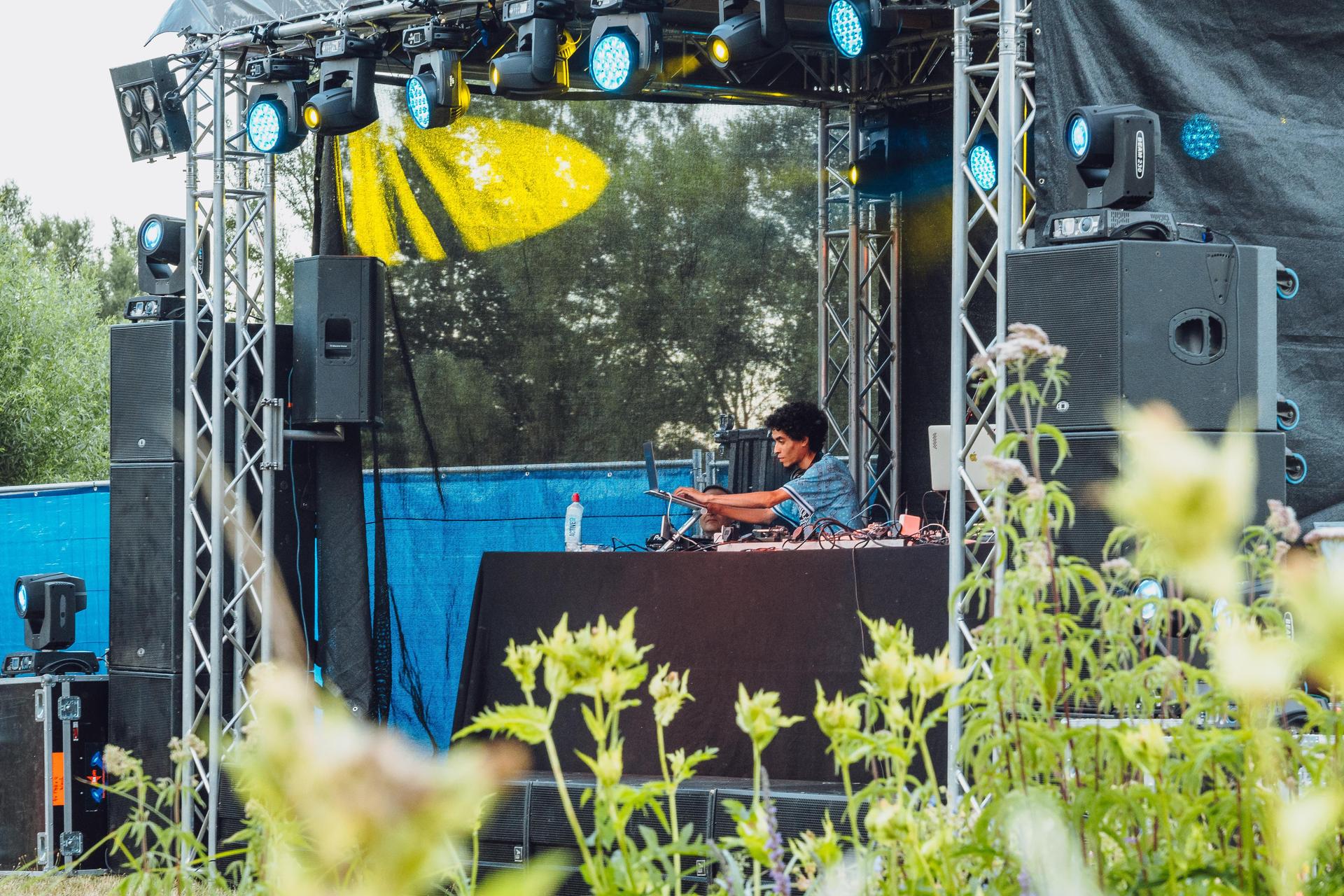 Shisha, Drinks und guter Hip-Hop. So war&#39;s am Hip-Hop BBQ in Amberg.  (Bild: Denise Helmschrott)