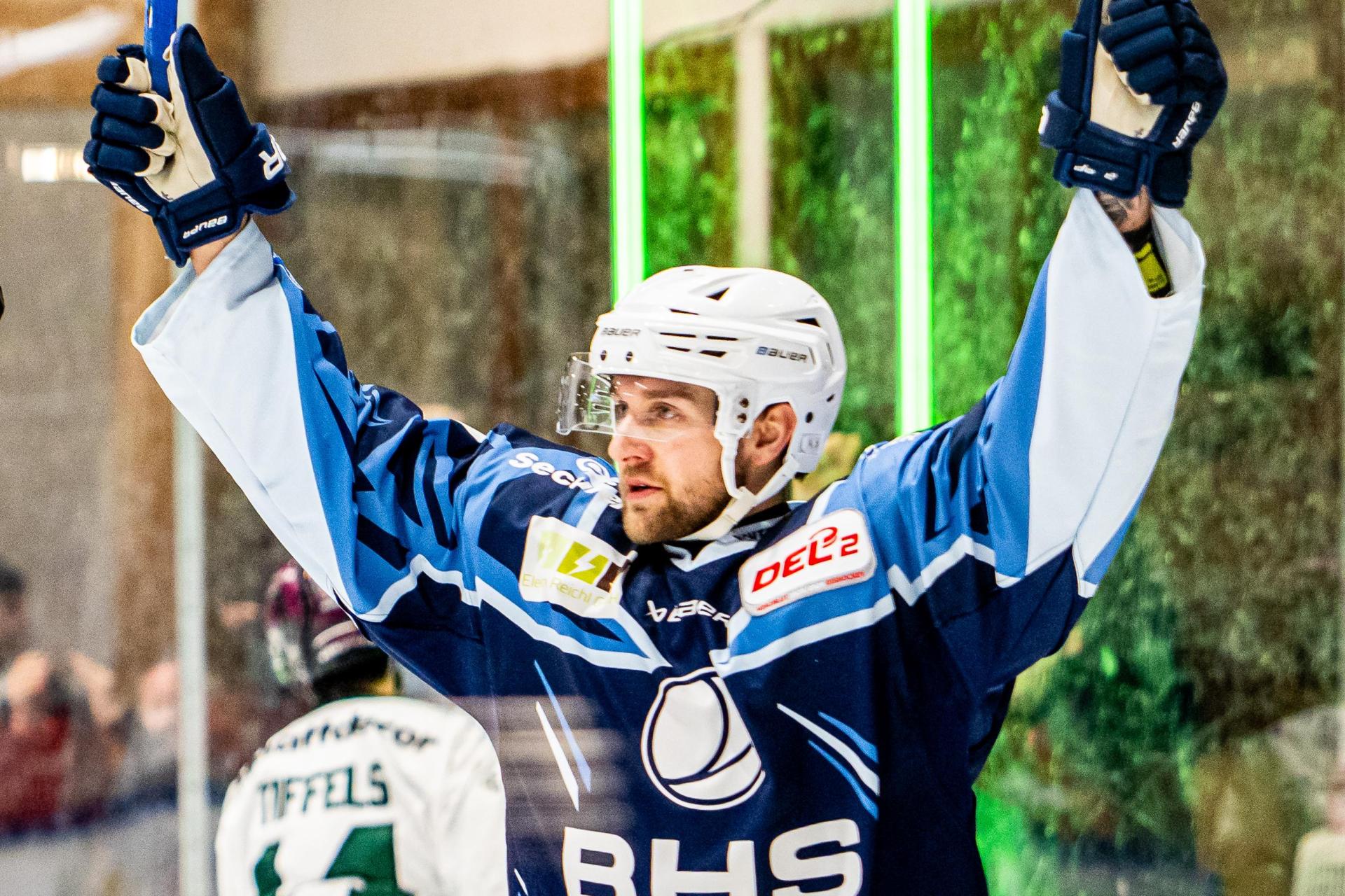 Luca Gläser war mit drei Treffern der Spieler des Tages bei den Blue Devils Weiden. (Archivbild: Elke Englmaier)