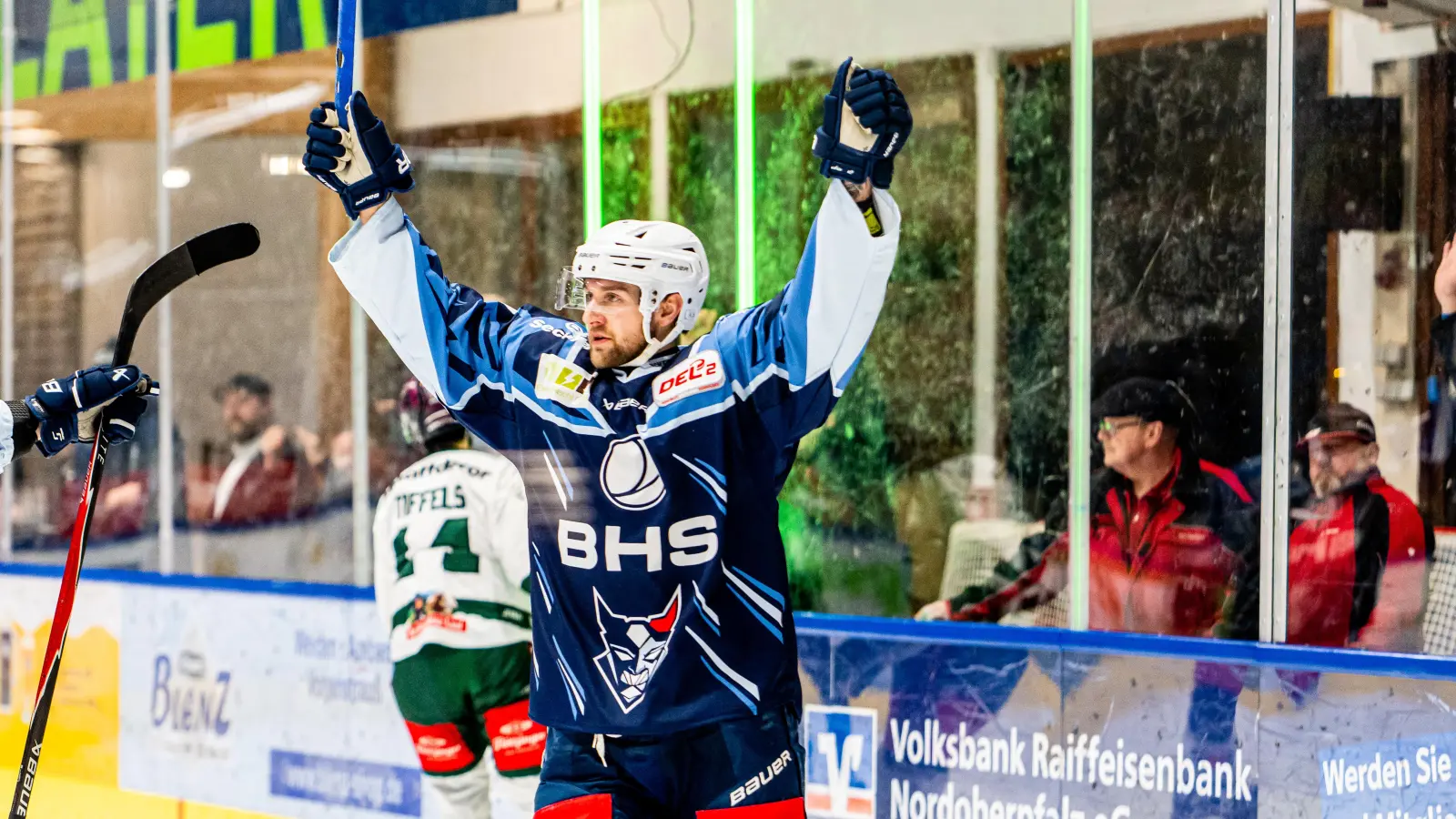 Luca Gläser war mit drei Treffern der Spieler des Tages bei den Blue Devils Weiden. (Archivbild: Elke Englmaier)