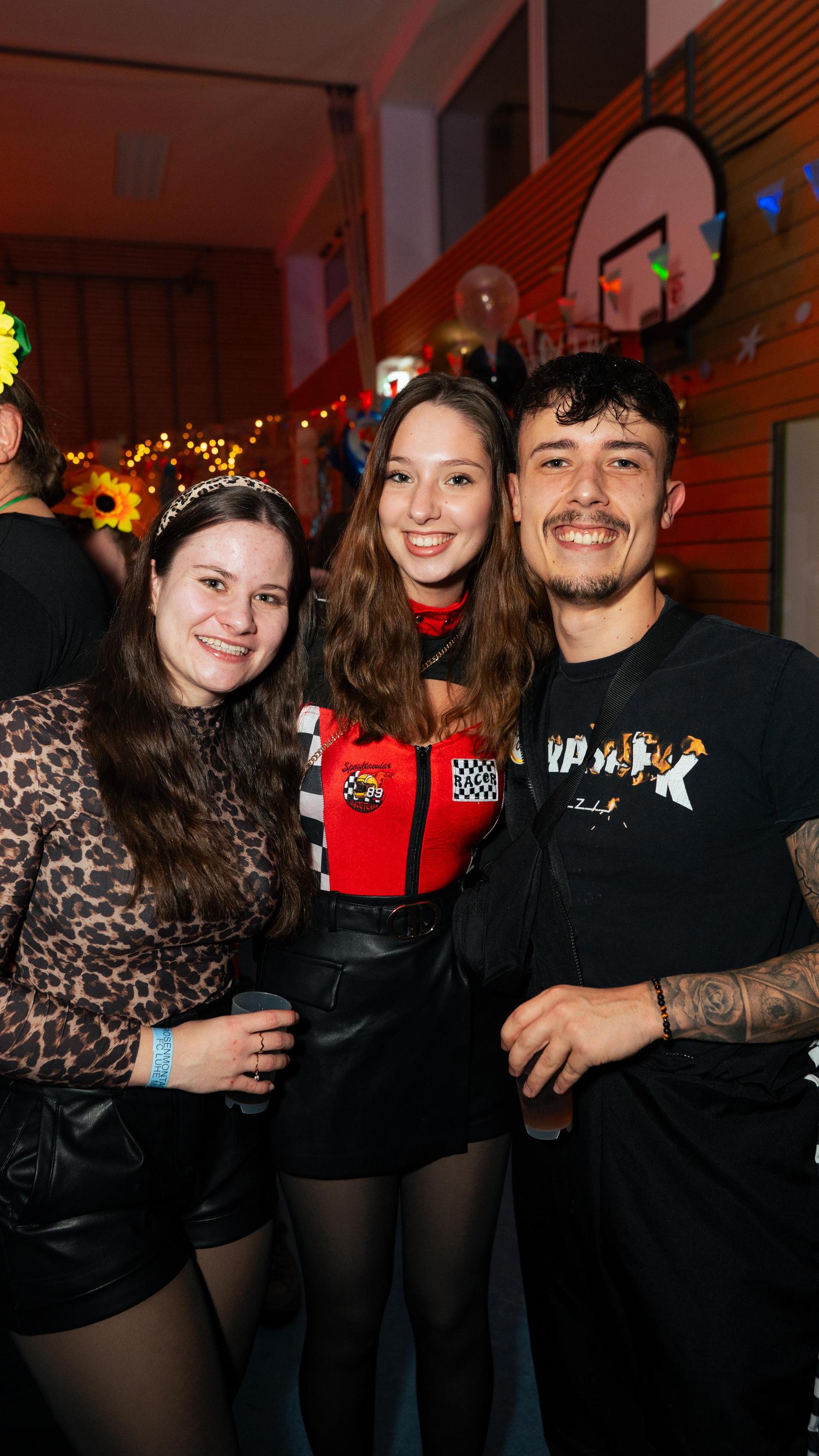 Beim Faschingsball des FC Luhe gings mit Vollgas weiter im Faschingstreiben.  (Bild: Hannes Stock)