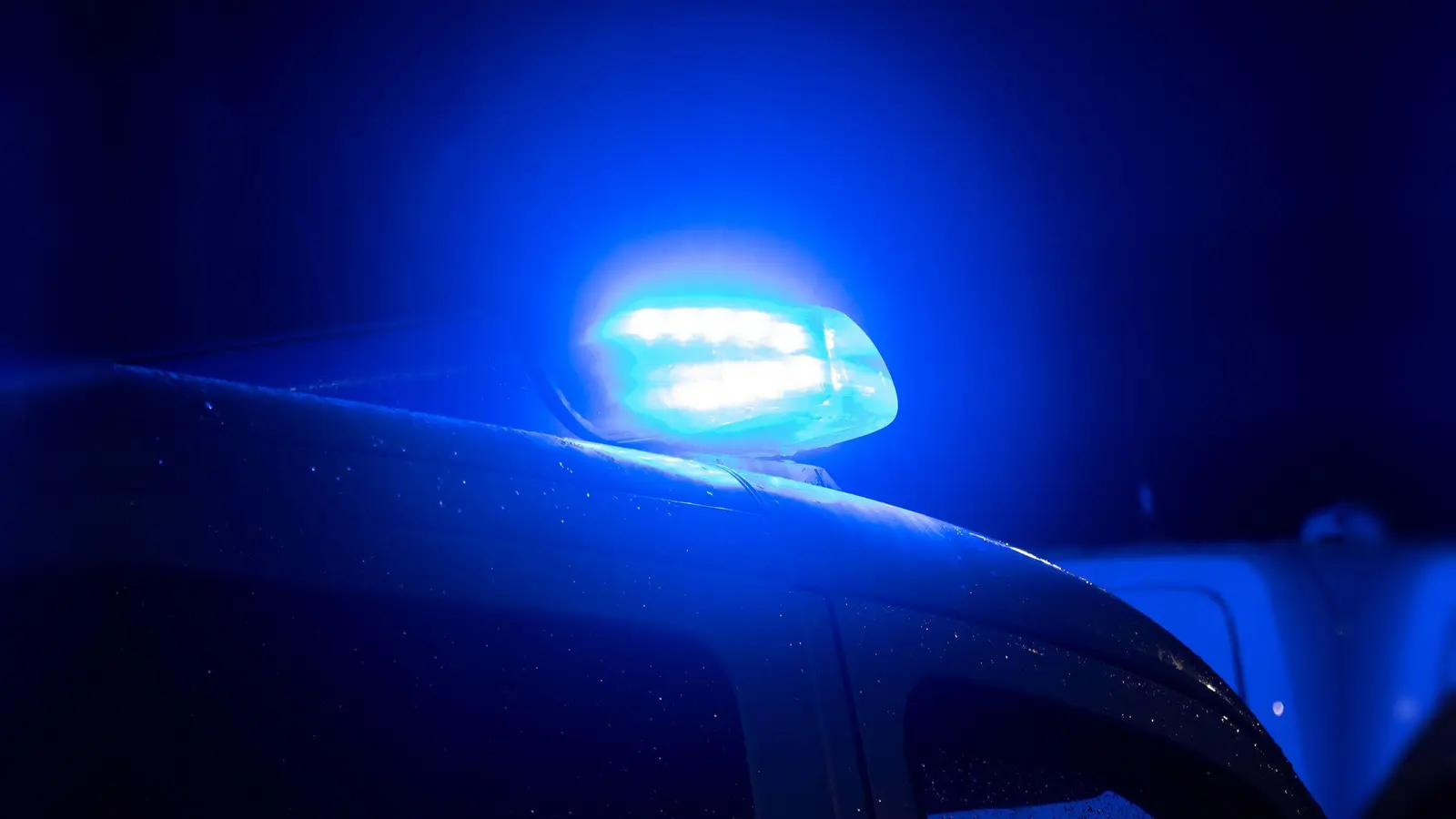 Die Aschaffenburger Justizvollzugsanstalt hat der Polizei Bescheid gegeben. (Symbolbild) (Bild: Sarah Knorr/dpa)