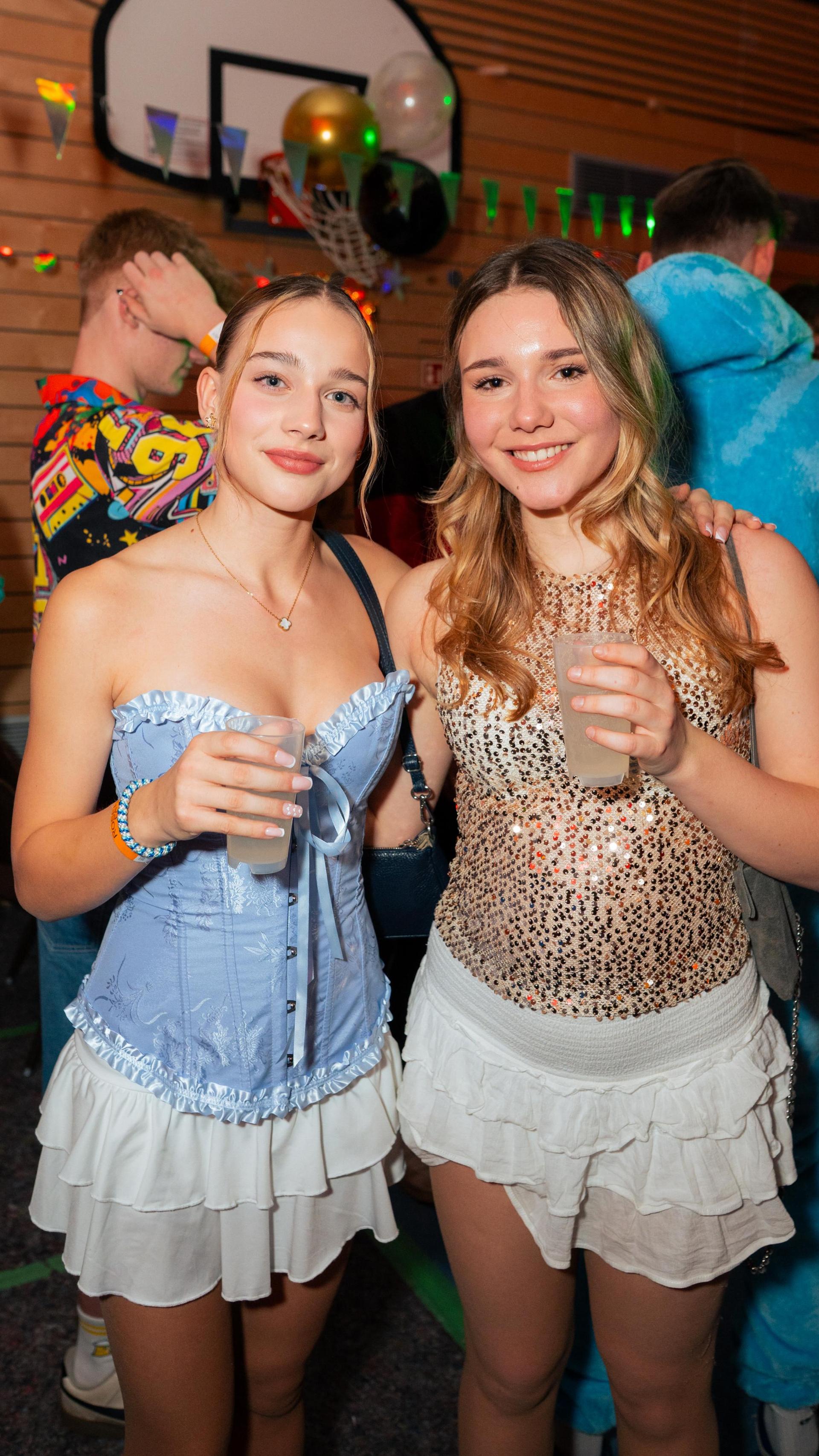 Beim Faschingsball des FC Luhe gings mit Vollgas weiter im Faschingstreiben.  (Bild: Hannes Stock)