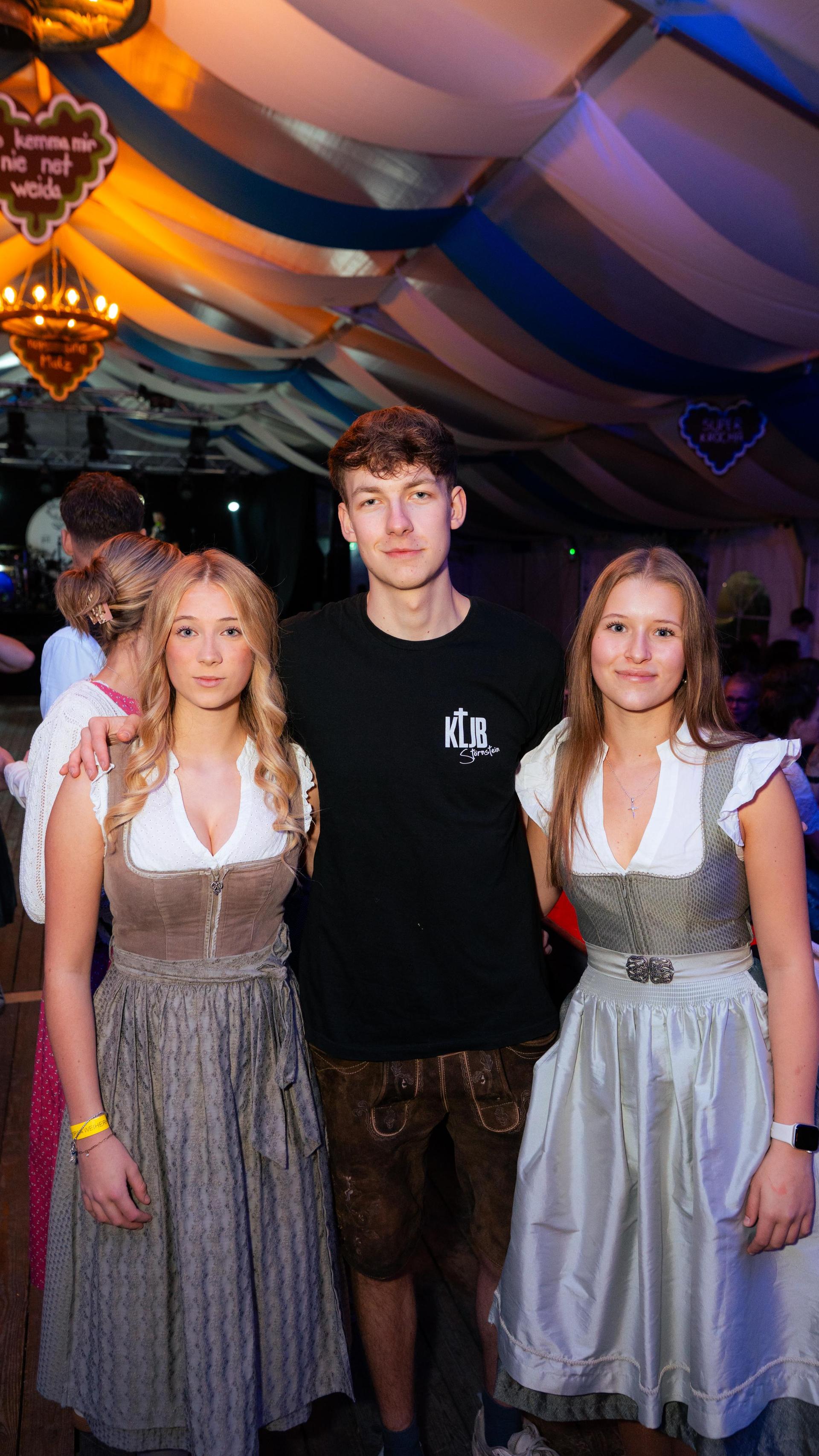 Szenen der Kirwaparty in Weiherhammer. (Bild: Hannes Stock)