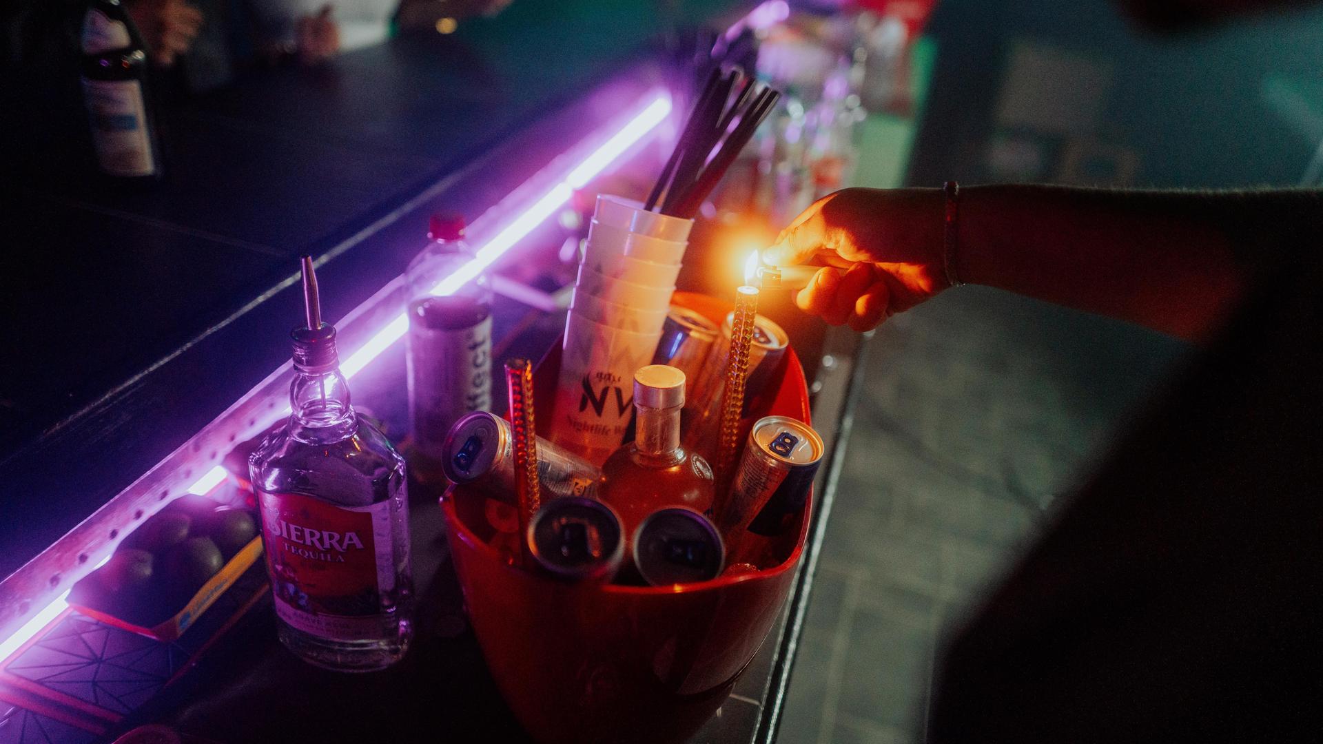 Die Opening Party im Nightlife bringt drei DJs, Beats, Drinks und Vibes.  (Bild: Sebastian Reiter)