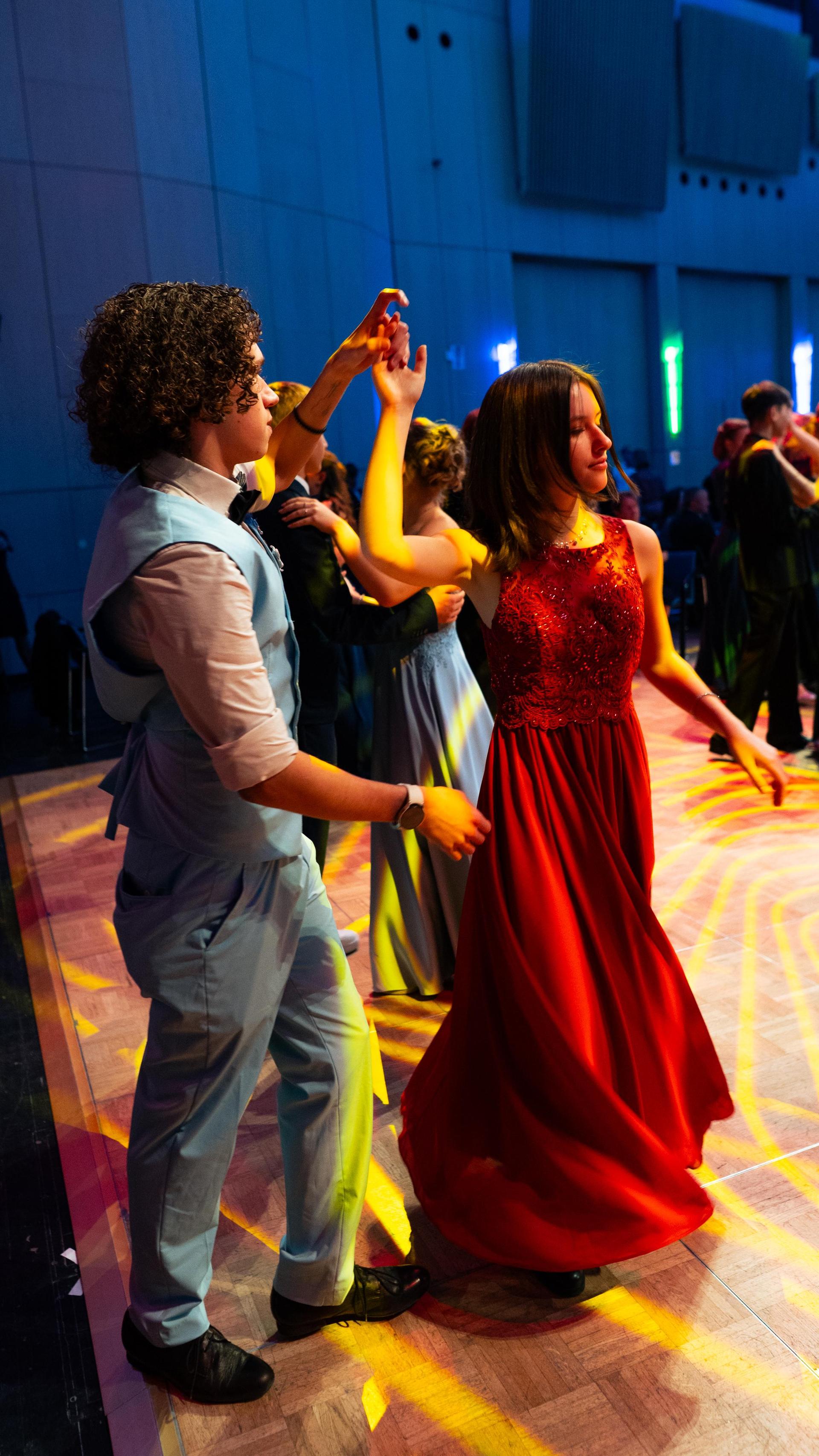 Abschlussball der Weidener Gymnnasien in der Max-Reger-Halle 2025 (Bild: Hannes Stock)