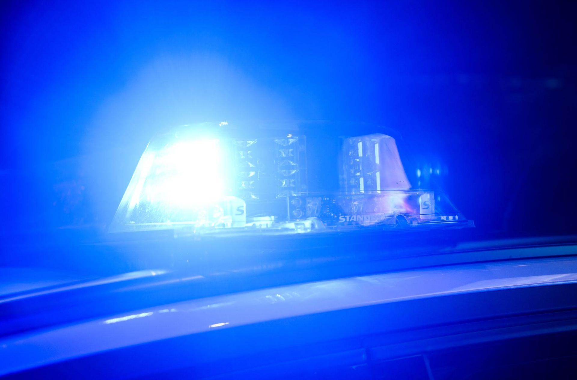 Aggressiv reagierte ein 44-Jähriger, als die Polizei in nach einer Trunkenheitsfahrt kontrollieren wollte. (Symbolbild: Julian Stratenschulte/dpa)