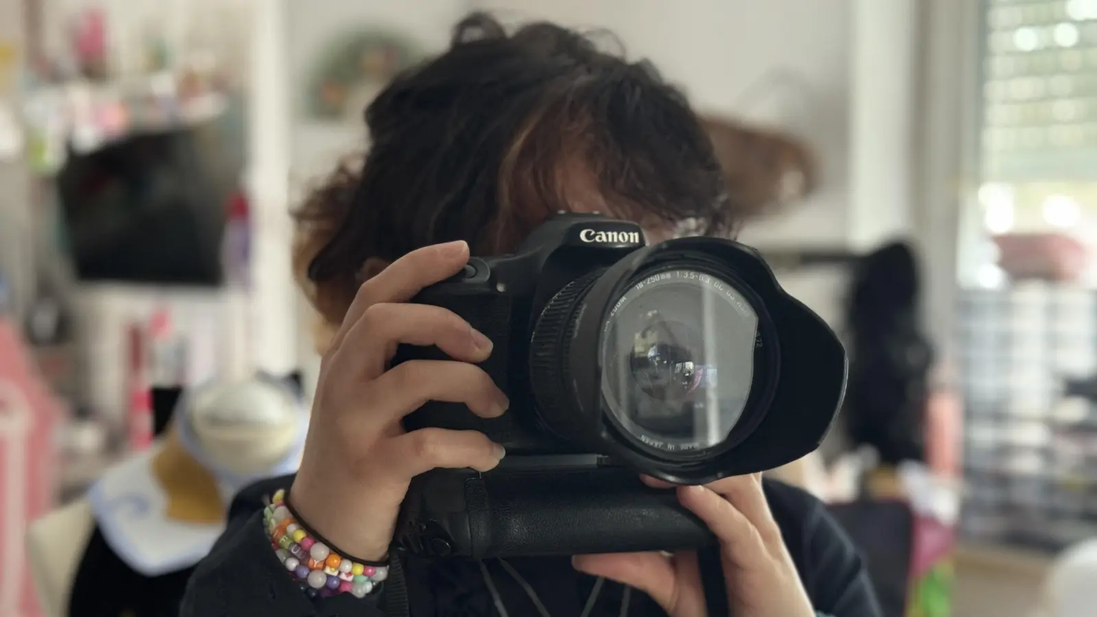 Die 20-jährige Lucy Hofacker aus Weiden erhielt im vergangenen Jahr die besondere Anerkennung des Jugendfotopreises der Oberpfalz. (Archivbild: Dominik Mark)