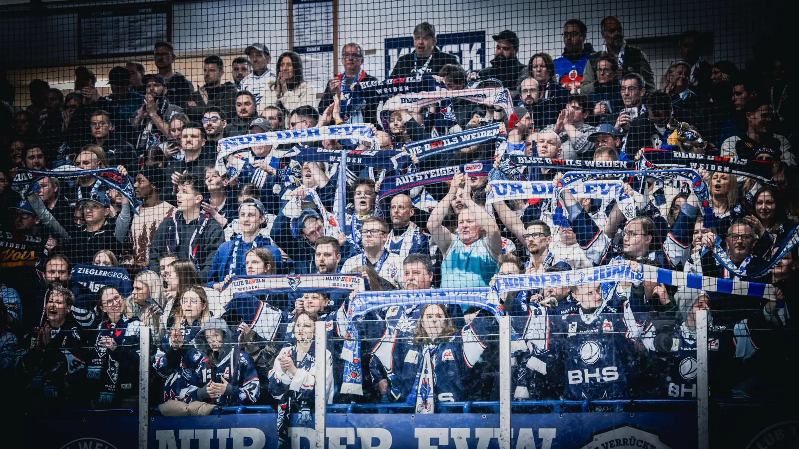 In der neuen Folge des Podcasts „Powerplay” blicken Thomas Webel und Fabian Leeb auf die Chancen der Blue Devils in den Play-offs der DEL2. (Bild: Tobias Neubert)