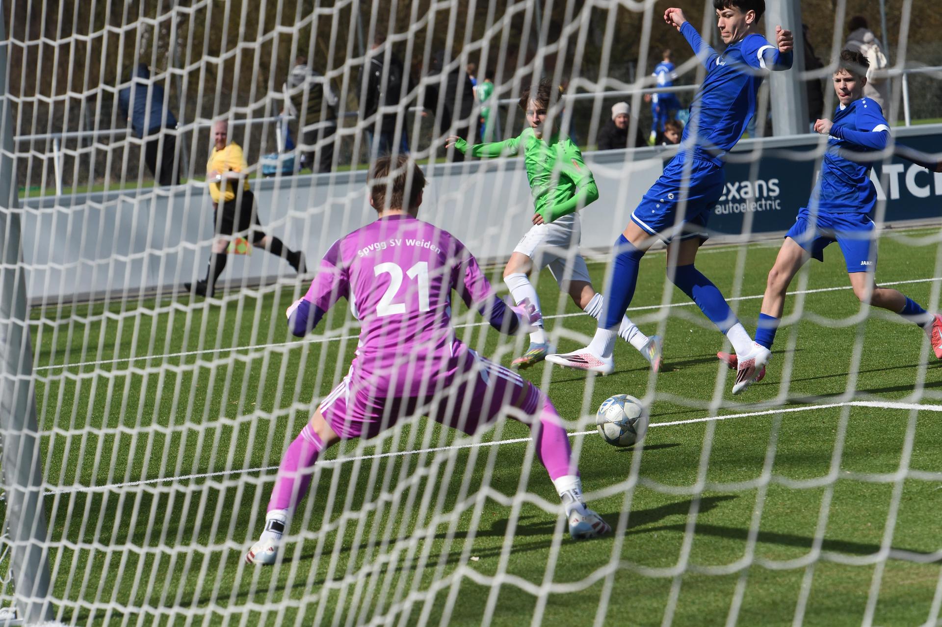 Bildergalerie der C-Junioren der SpVgg SV Weiden in der Bayernliga-Aufstiegsrunde. Die Weidener verloren die Partie mit 0:3 gegen Deggendorf.  (Bild: Gerhard Büttner)