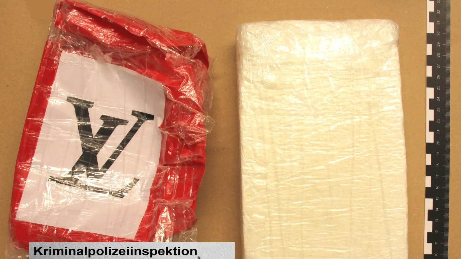 Die Kriminalpolizei Weiden hat ein Kilogramm Kokain sichergestellt. (Bild: Kriminalpolizeiinspektion Weiden)
