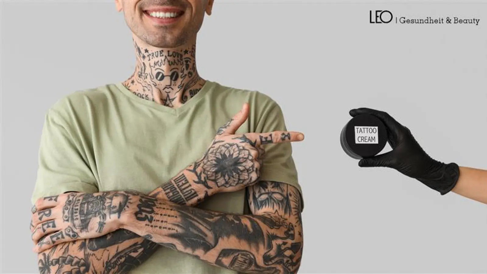 So pflegst du dein Tattoo richtig. (Bild:  Pixel-Shot | New Africa – stock.adobe.com)