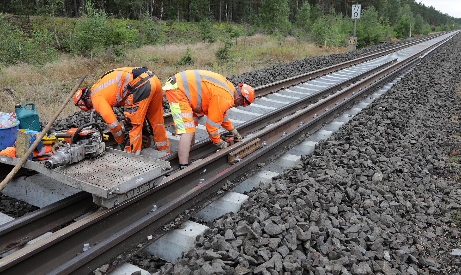 Gleisarbeiten sorgen für Einschränkungen beim Bahnverkehr (Bild: Wolfgang Steinbacher)