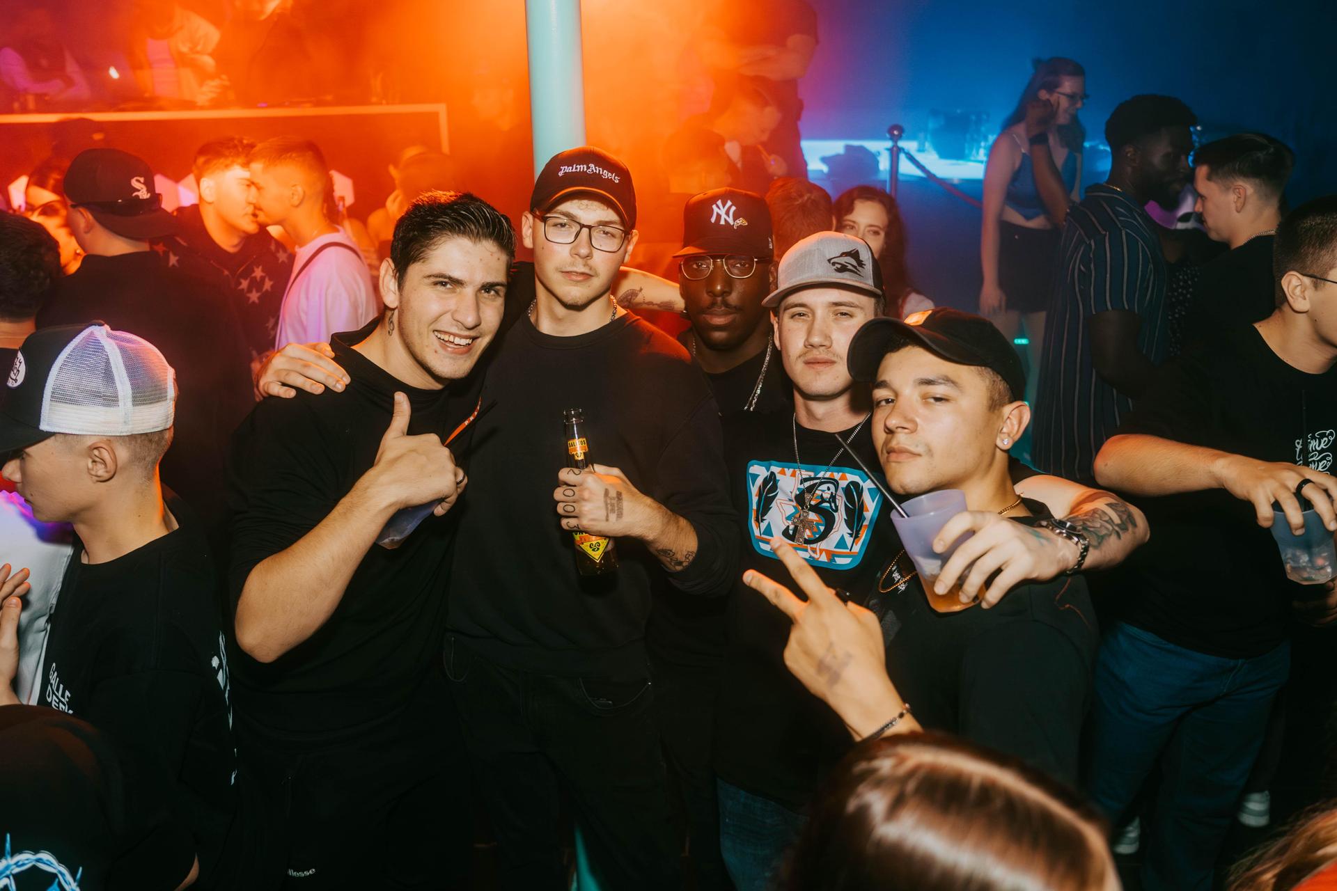 Die Bilder der „Savage Life”-Party im Loop. (Bild: Lukas Frey)