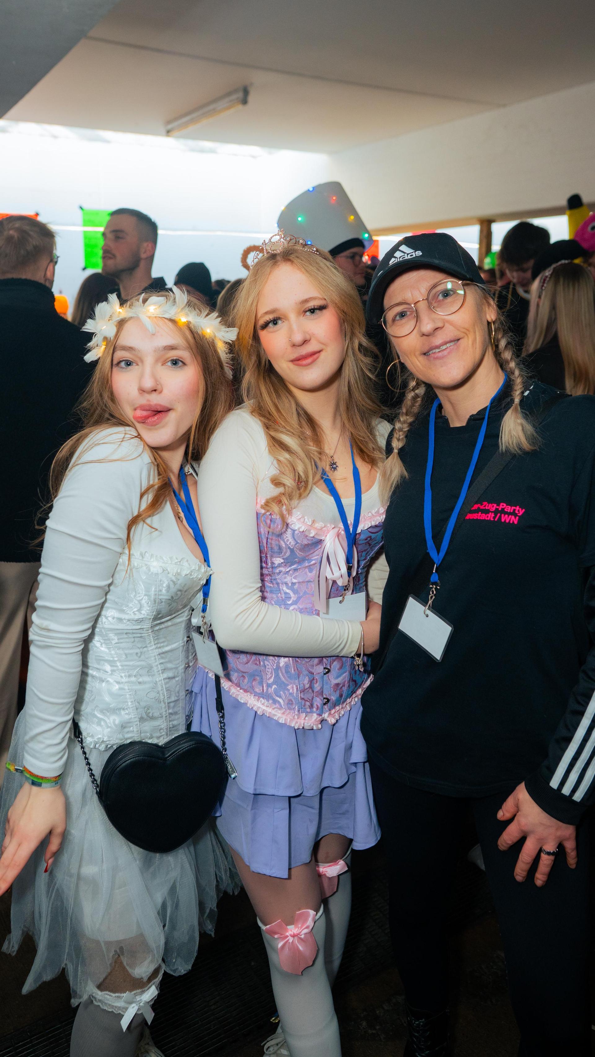 Erst Faschingszug, dann Afterparty in Neustadt. Wir haben die Bilder.  (Bild: Hannes Stock)