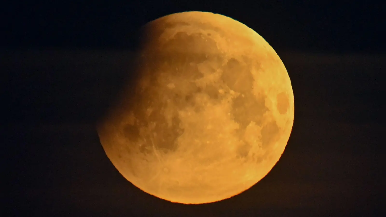 Wer sich für Astronomie begeistert, kann sich auf ein Himmelsspektakel der besonderen Art am Sonntag, 7. September, freuen. (Bild: Patrick Pleul/dpa)