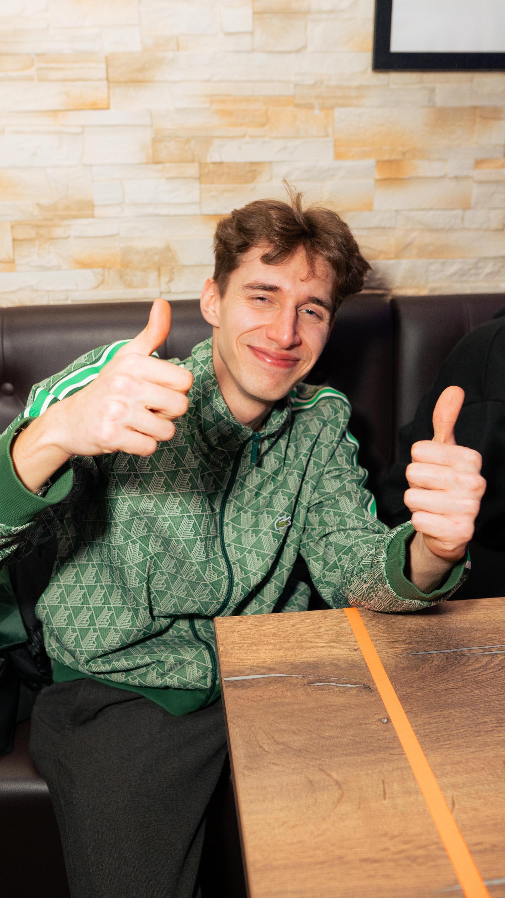 „Neon Beach Night” war das Motto bei der Party am Samstag in der SantoRino-Bar. (Bild: Hannes Stock)