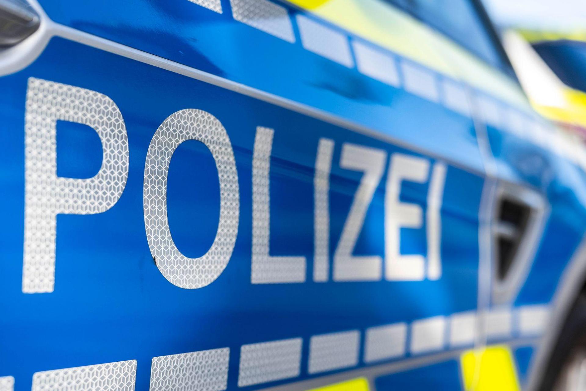 Unverletzt blieb ein dreijähriger Junge nach einem Unfall in Nabburg. (Symbolbild: David Inderlied/dpa)