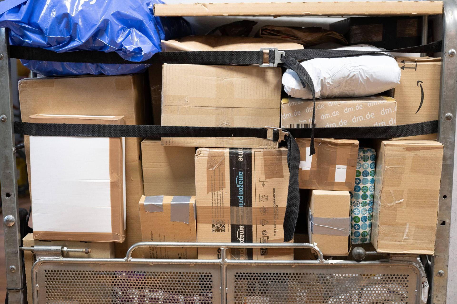 Auch das hohe Retourenaufkommen trägt dazu bei, dass die Paketmenge in Deutschland zuletzt gestiegen ist. (Bild: Sebastian Kahnert/dpa)