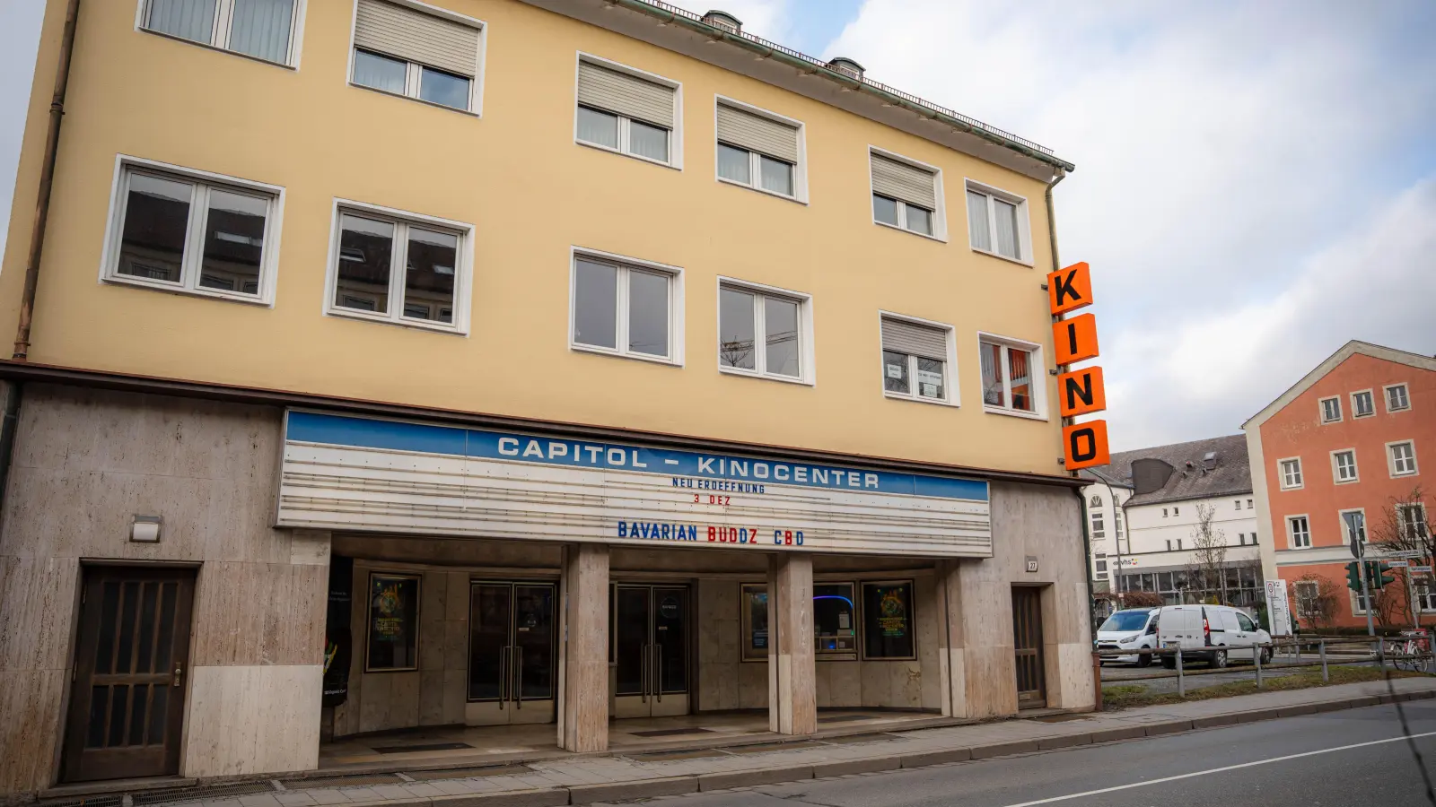 Ein Stück Kino-Nostalgie trifft auf moderne CBD-Produkte: Noel Eloi eröffnet seinen „Bavarian Buddz”-Shop im legendären Capitol-Kino. (Bild: Noah Wegmüller-Kocher)