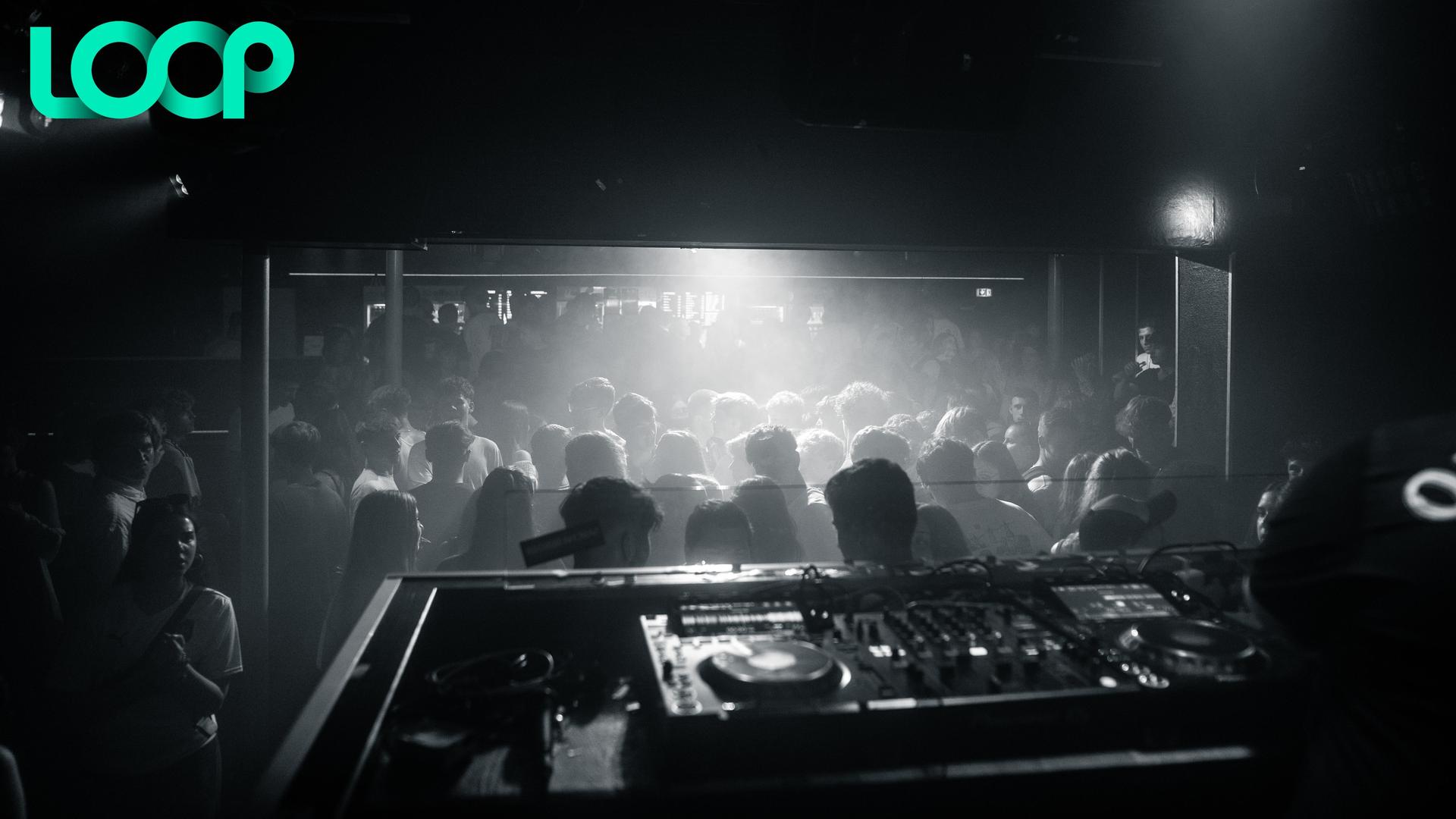 Die „School is out”-Party im Loop. (Bild: Hannes Stock)