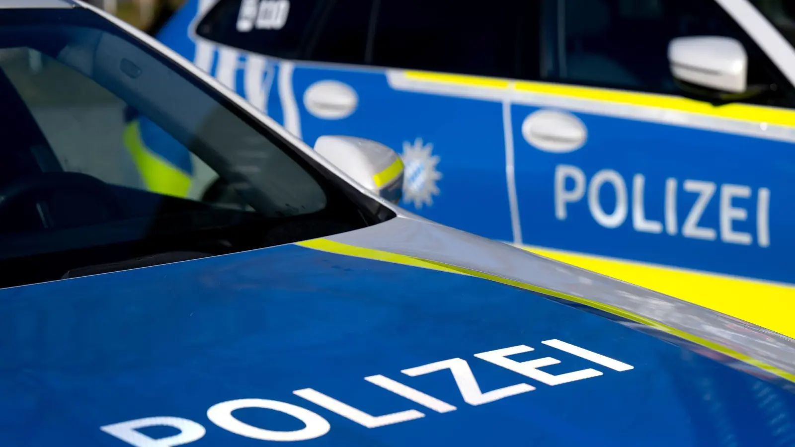 In Weiden kam es zu einem Verkehrsunfall mit zwei Verletzten. (Symbolbild: Sven Hoppe/dpa)