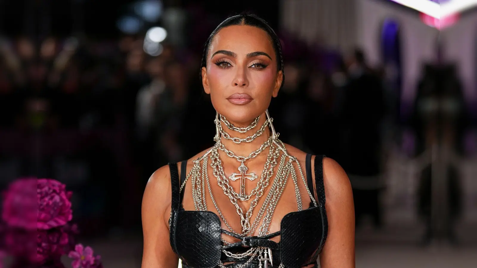 In der Serie „All's Fair“ spielt Reality-Star Kim Kardashian ihre bisher größte Rolle als Schauspielerin. (Archivbild) (Bild: Scott A Garfitt/Invision/AP/dpa)