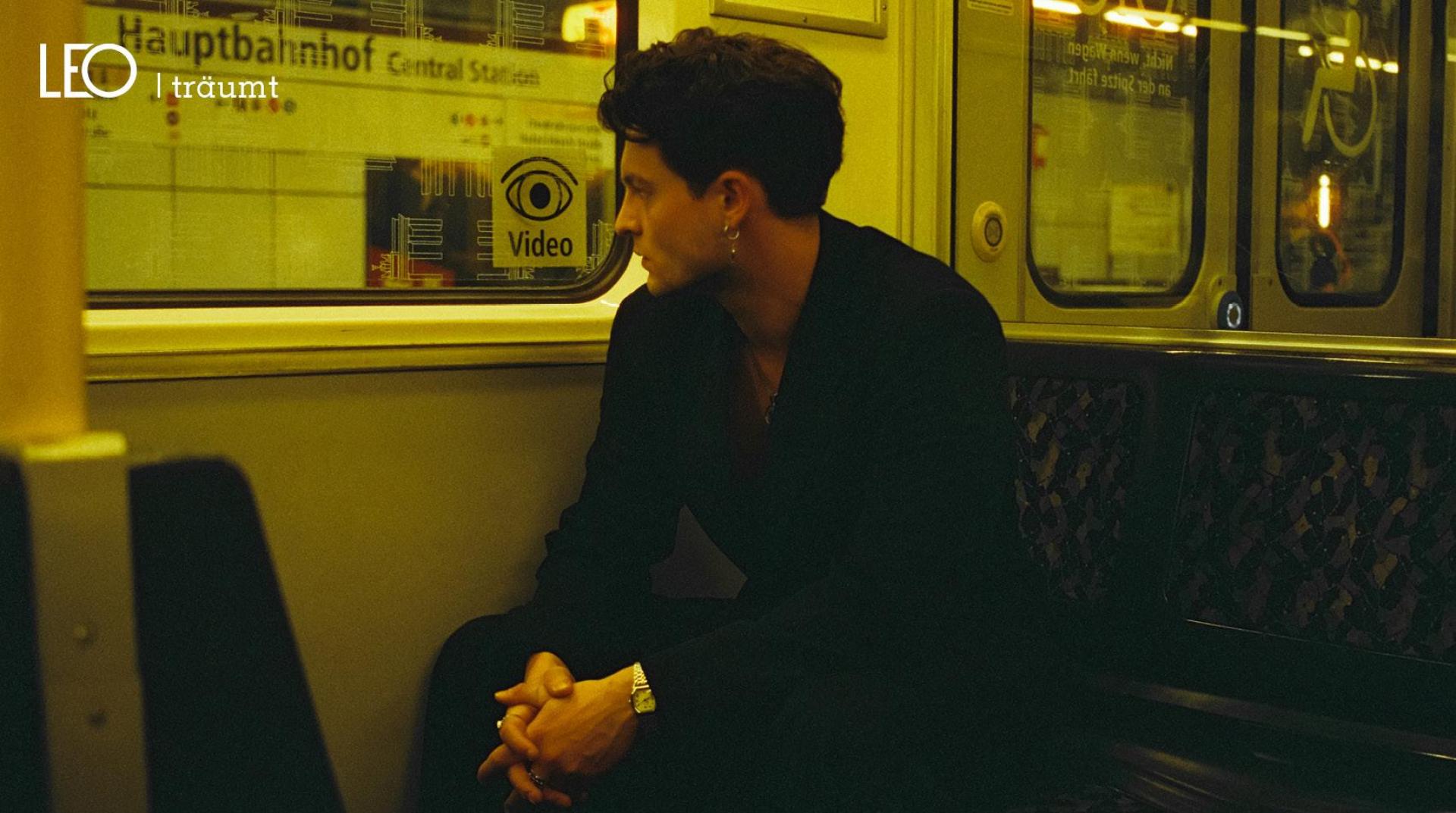 Künstler Heinzbruno denkt Pop neu - mit neuer Energie, raus aus der Dunkelheit. (Bild: Felix Reichl)