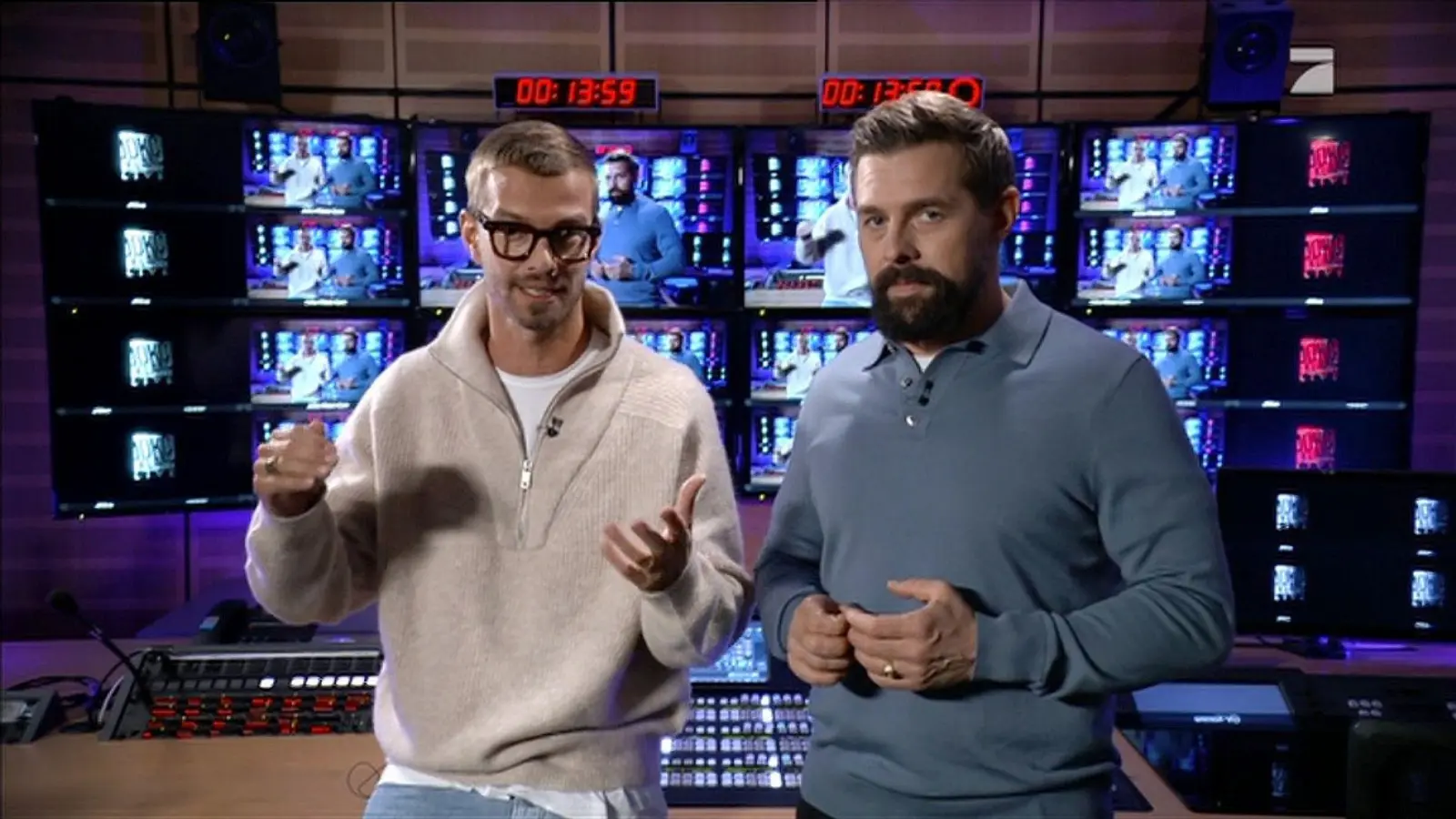 Haben ihre Sendezeit genutzt, um auf die Europawahl am 9. Juni aufmerksam zu machen: das Moderatoren-Duo Joko Winterscheidt (l) und Klaas Heufer-Umlauf. (Bild: ProSieben/ProSieben/dpa)