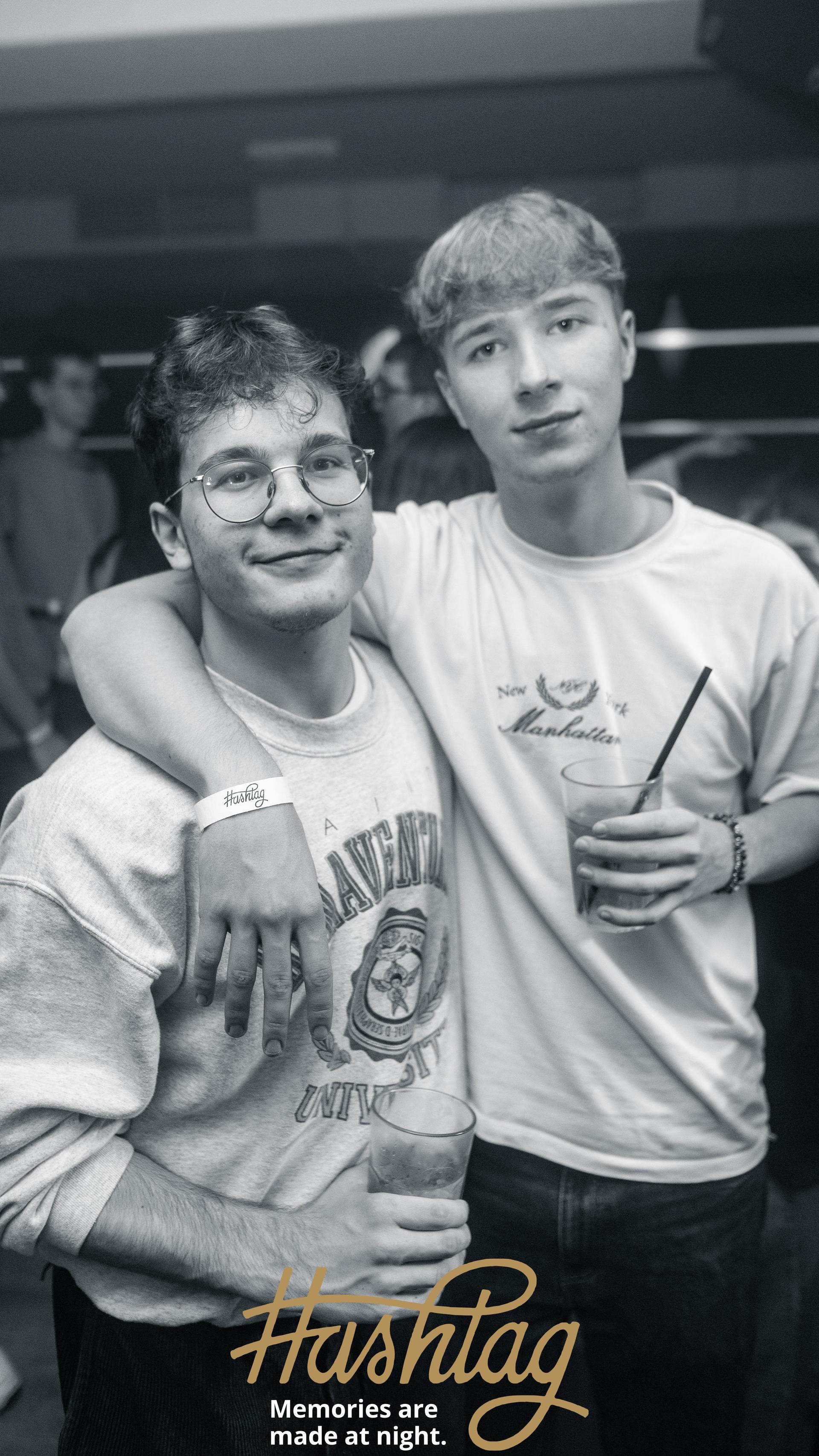 Am Dienstag wurde im Hashtag die Abgabe der Seminararbeiten gefeiert.  (Bild: Hannes Stock)