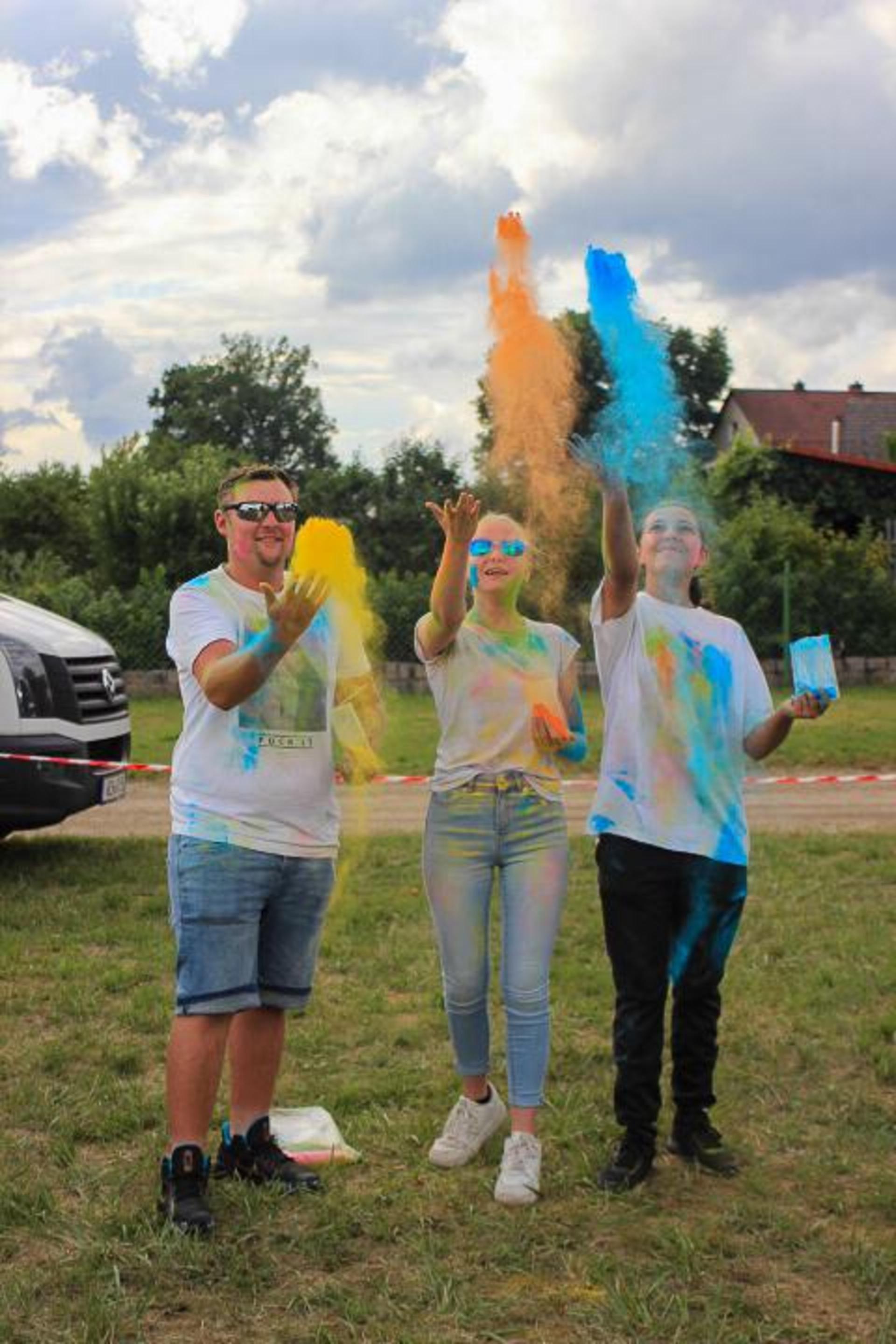 Das Holi-Festival in Mantel. (Bild: Julia Morlang)