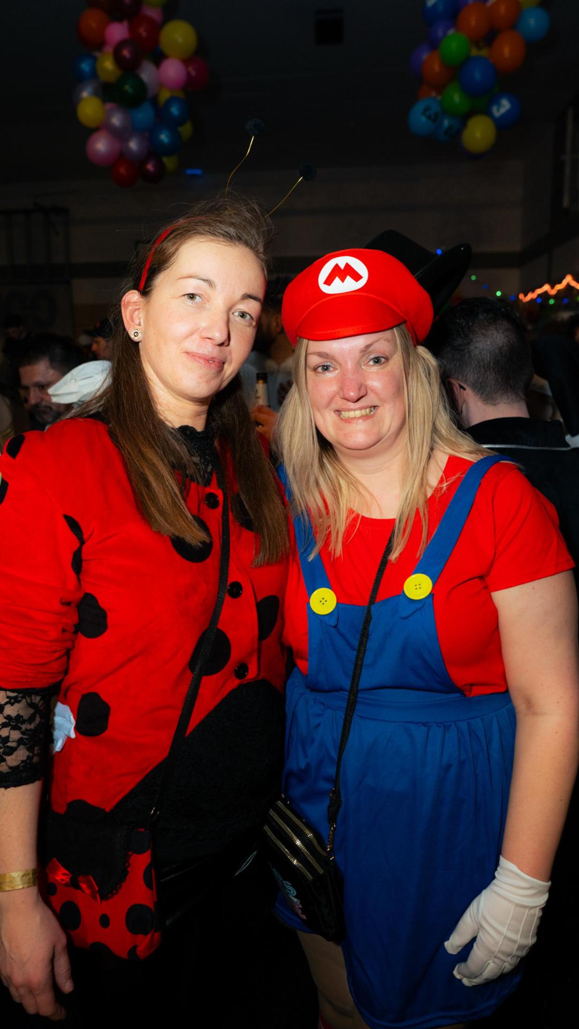 Am Sportlerball in Schirmitz gings mit Vollgas weiter im Faschingstreiben.  (Bild: Hannes Stock)