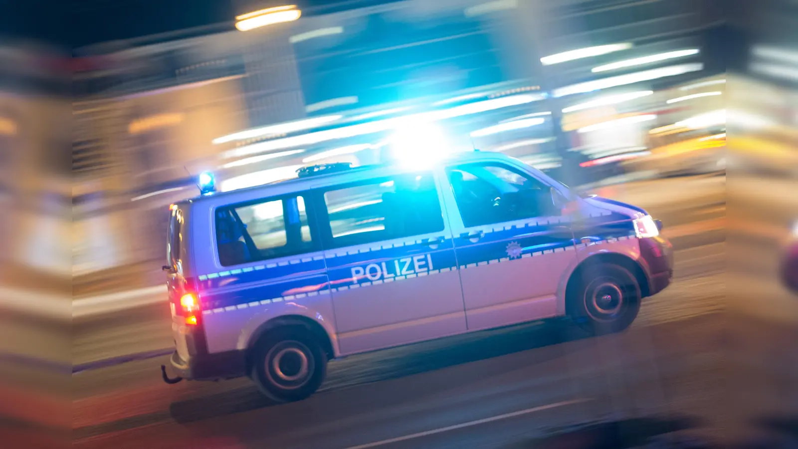 Die Grenzpolizei Waidhaus hat am Dienstagmorgen eine große Summe Geld im Auto eines 47-Jährigen gefunden. (Symbolbild: Patrick Seeger)