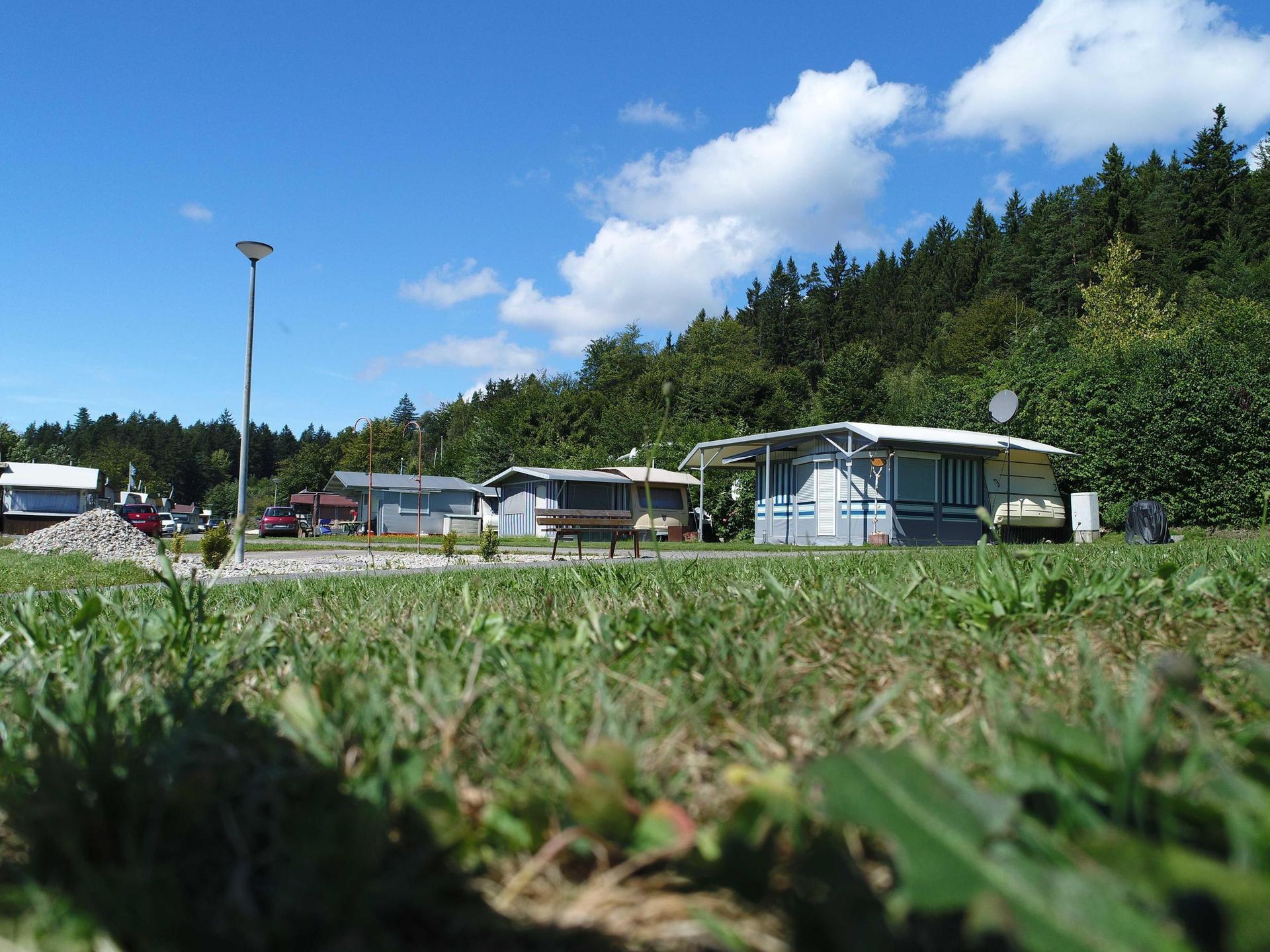 Internet-Ganoven wollen offenbar mit gefälschten Angeboten am Campingplatz Gaisweiher schnelles Geld machen. (Bild: Gemeinde Flossenbürg/exb)