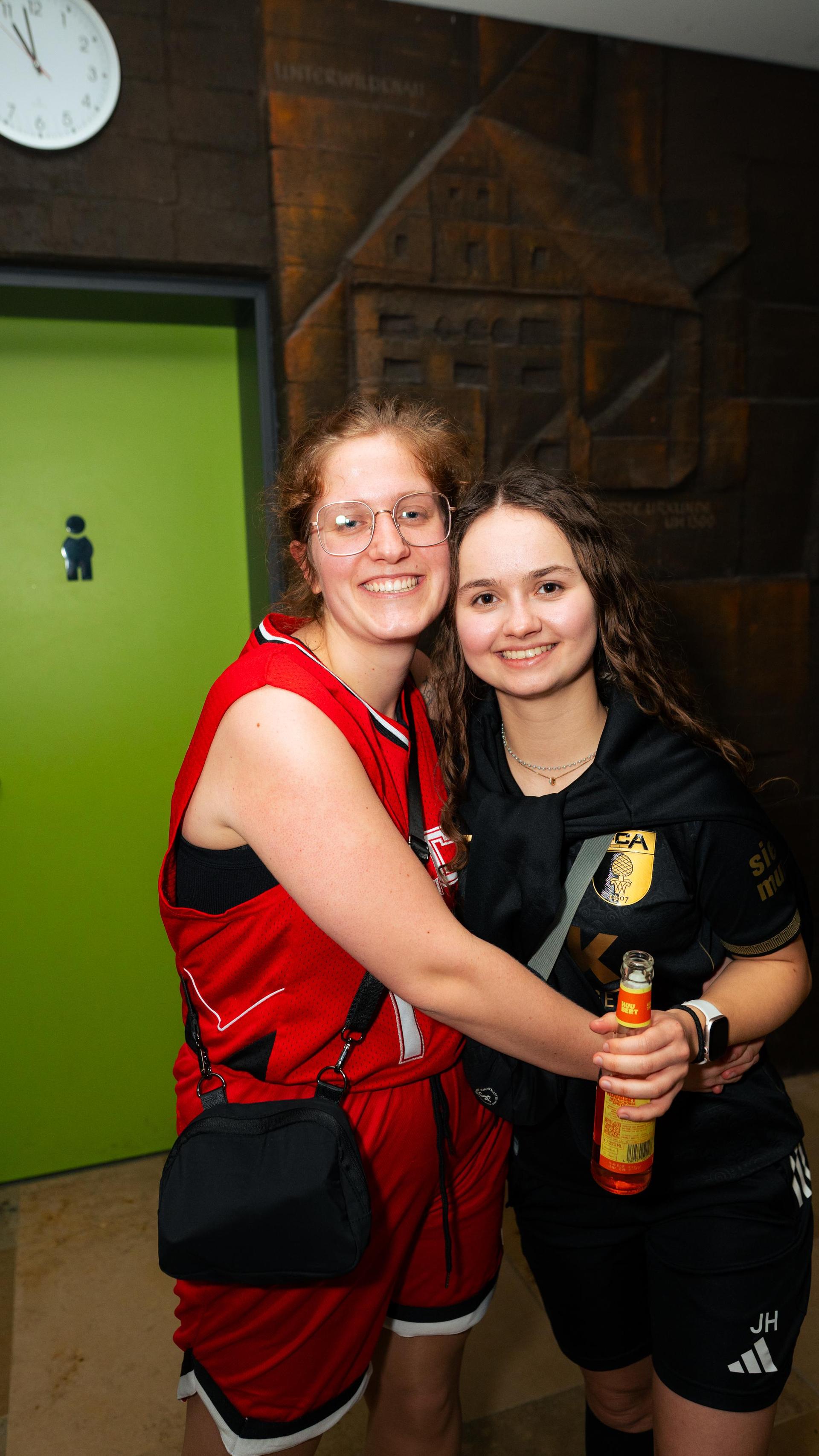 Beim Faschingsball des FC Luhe gings mit Vollgas weiter im Faschingstreiben.  (Bild: Hannes Stock)